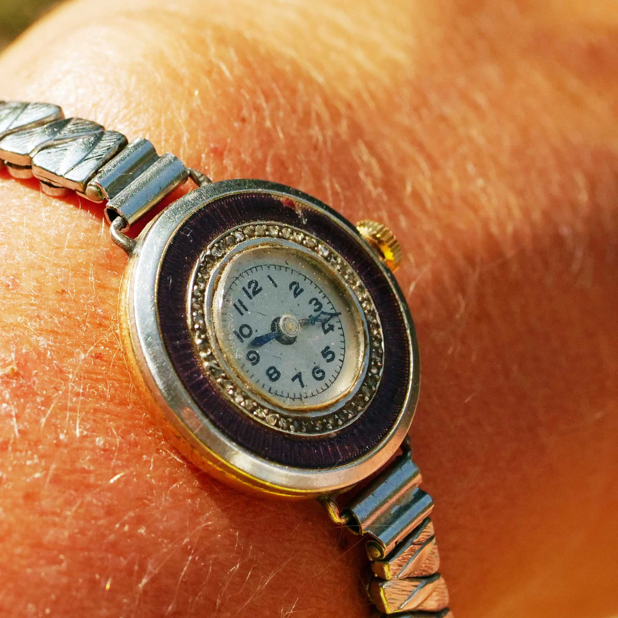Emaille Diamant Armbanduhr Silber 585er Gelbgold um 1930 überholt vom Uhrmacher