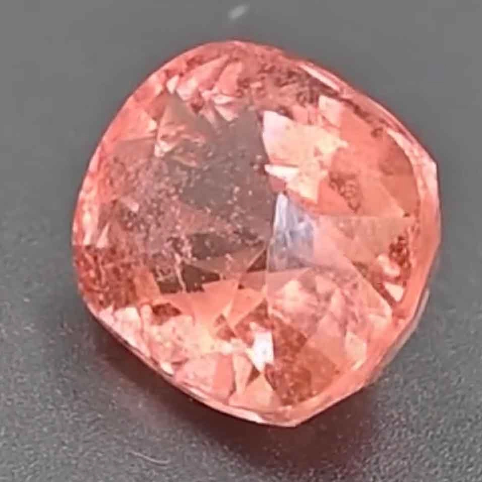 Very Rare Hackmanit 4.7 ct with GRS Certificate apricot-pink