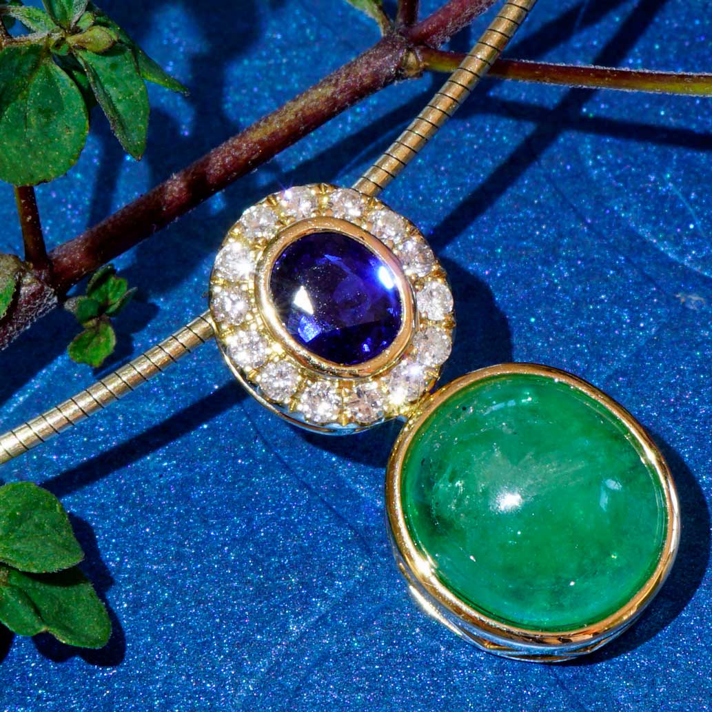 Pendant fine saphire AAA+ Emerald from Columbia and diamonds....precious Kombination