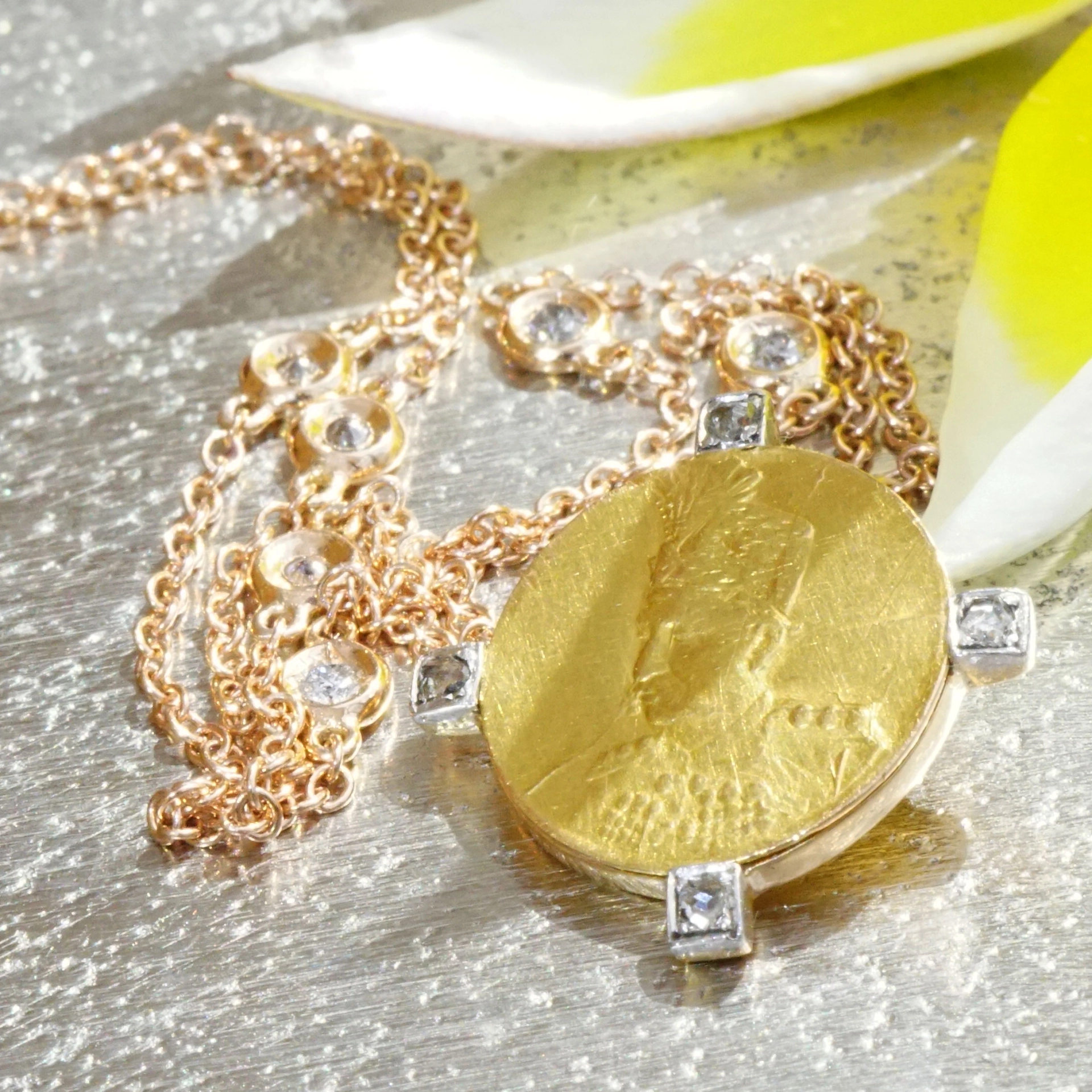 Coin Diamond Pendant with modern Rose Gold Chain 18 kt grey Diamonds
