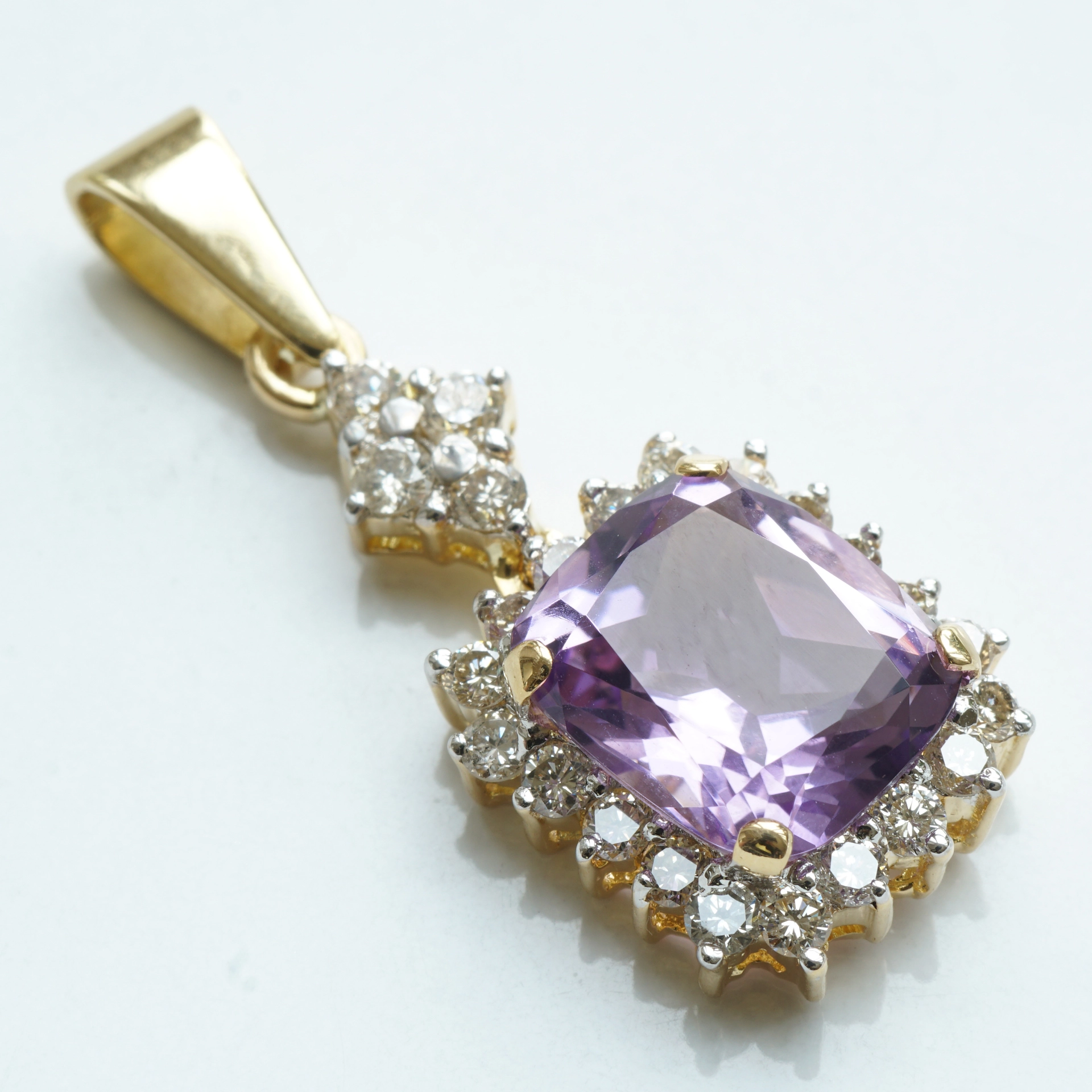 Amethyst Diamond Pendant 18 kt Gold sooo precious