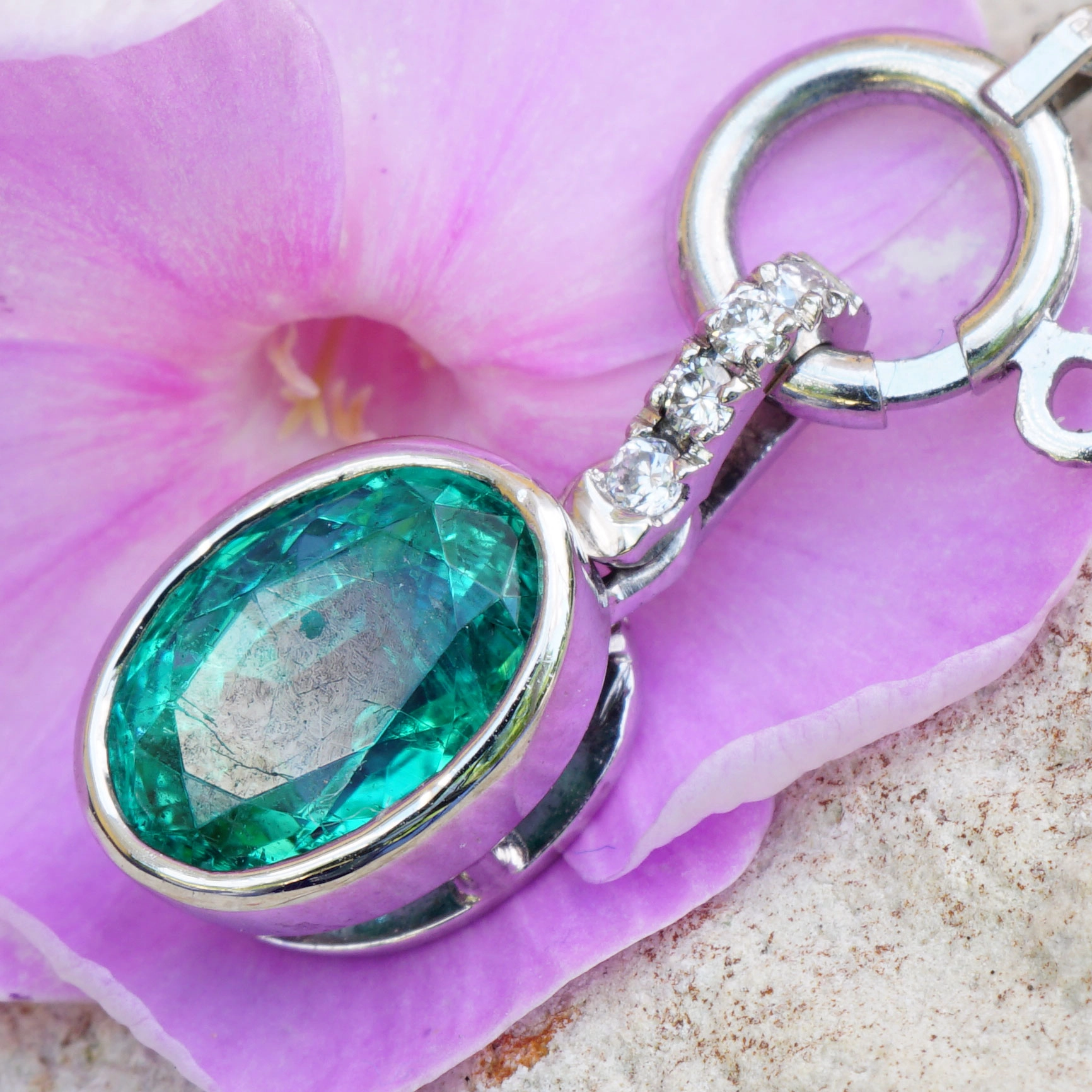 Emerald Pendant Platinium  0.904 ct ..real Colombians are fun