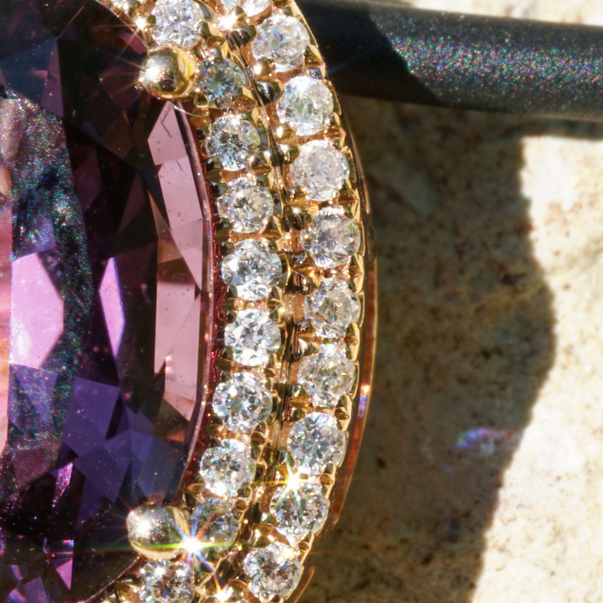 Spinel with unseen color from Tansania...3.86 ct huge seize