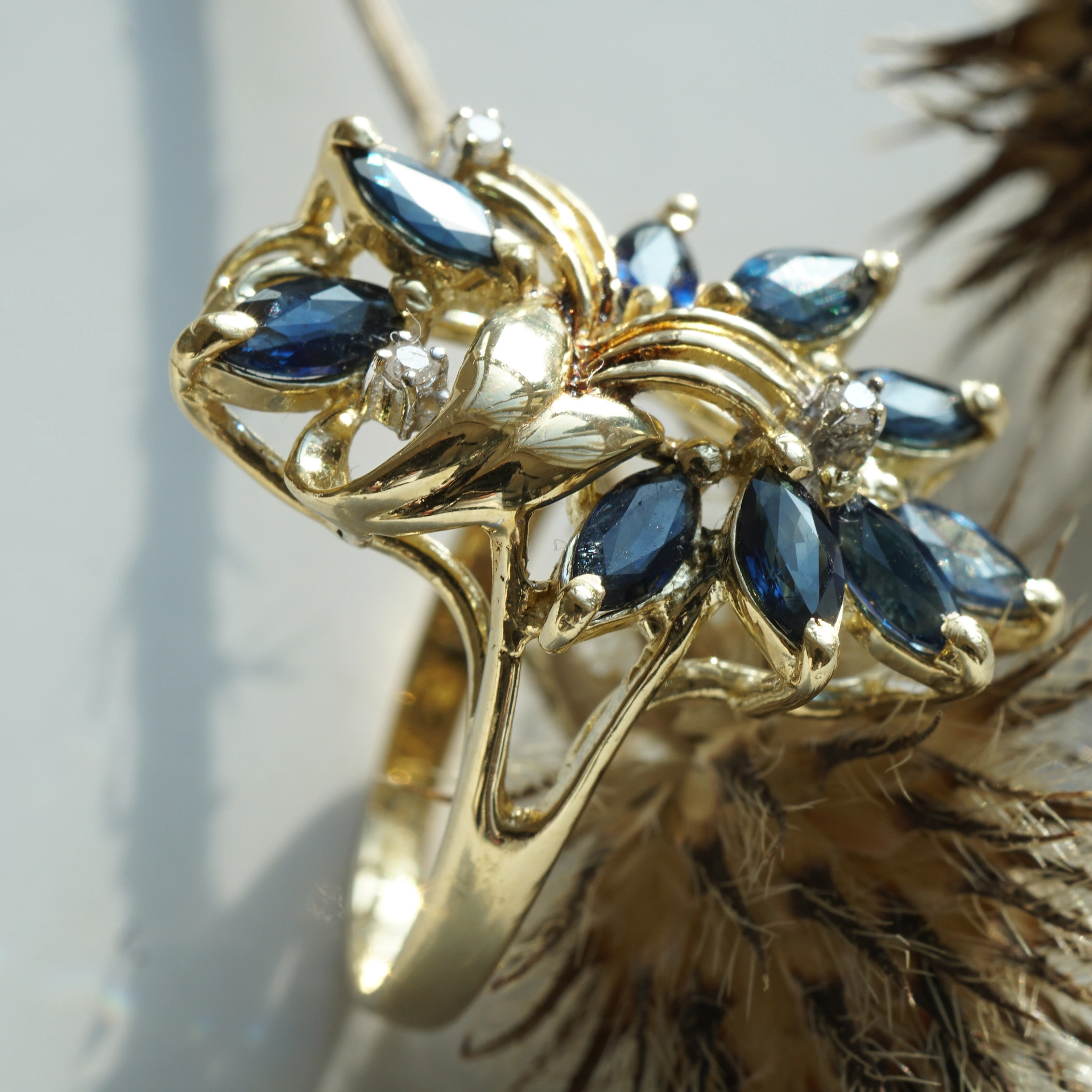 Saphire Diamond Ring 14 kt/585 Yellowgold...royalblue...Leaf Play