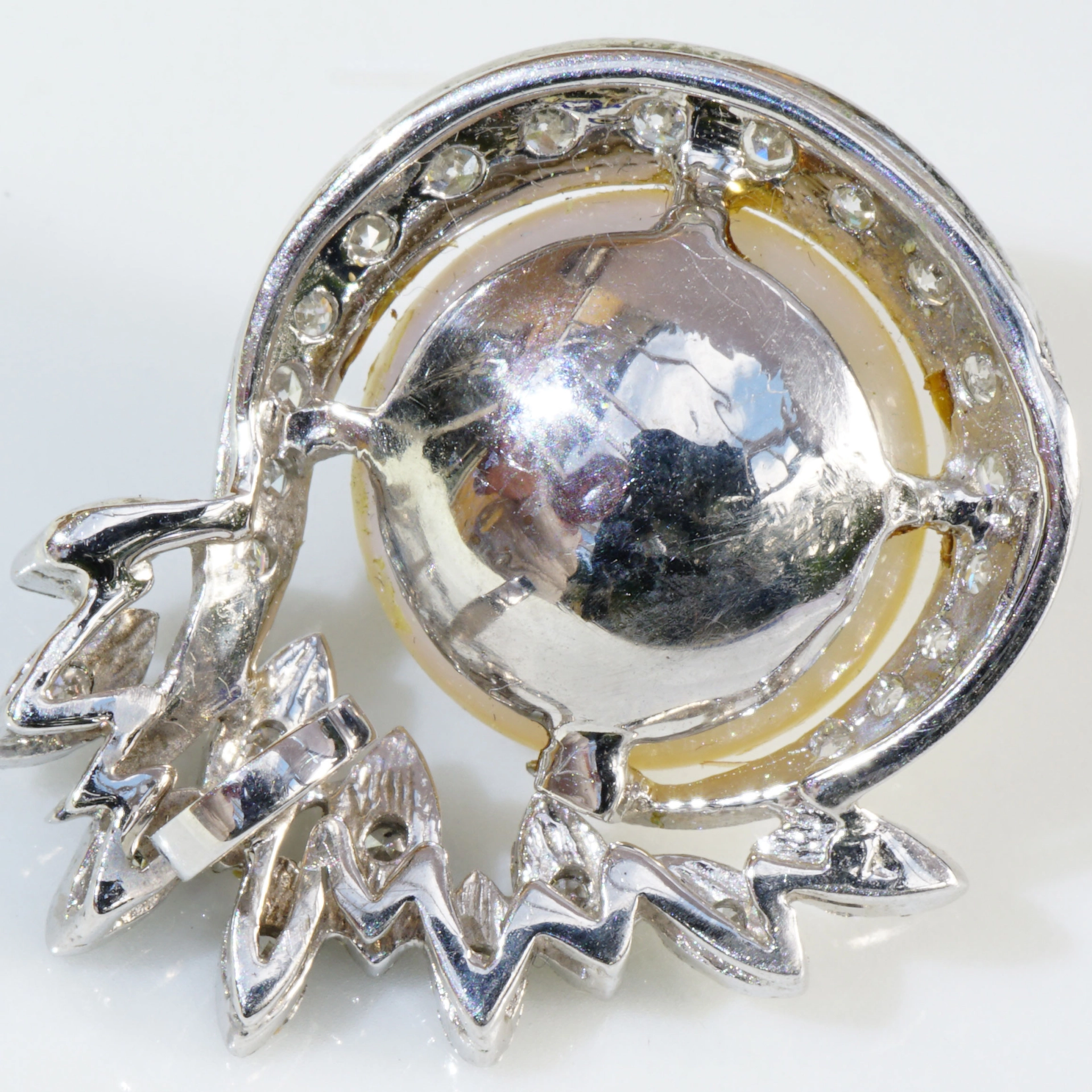 Mabe Pearl Brilliant Pendant..festive 0.60 ct TW VS 7 Grams