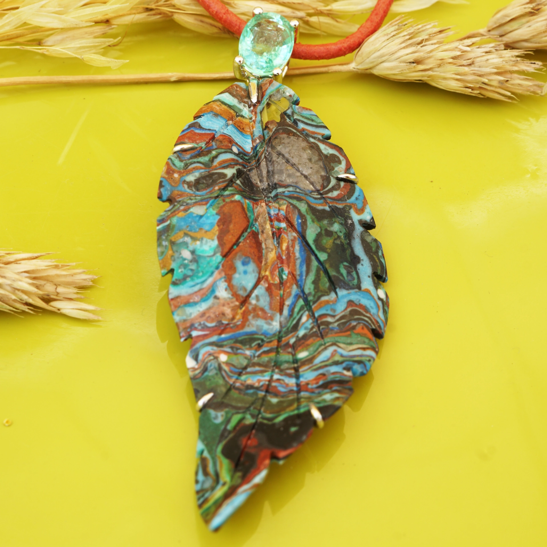 Anhänger Regenbogen Chrysokoll Blatt mit Paraiba Turmalin 750er Weissgold