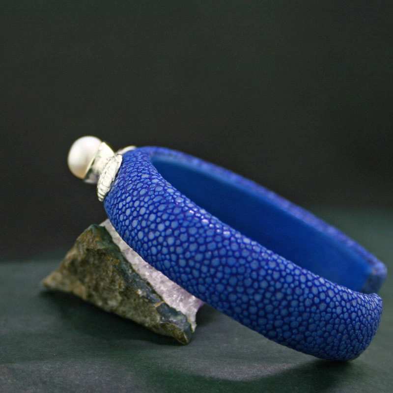 Zuchtperl-Rochenleder-Armreif, 925/-Silber