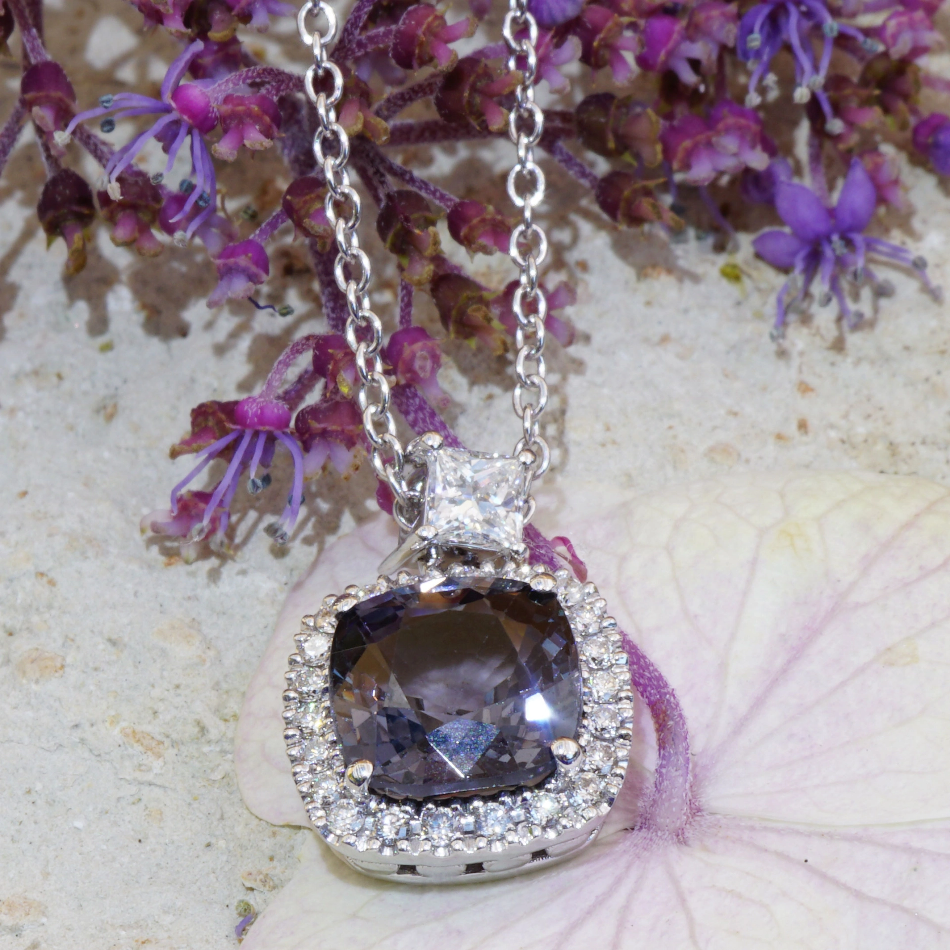 Grey-Blue Spinel Diamond Necklace 2.45 ct AAA+....Great Luminosity 18 kt Whitegold