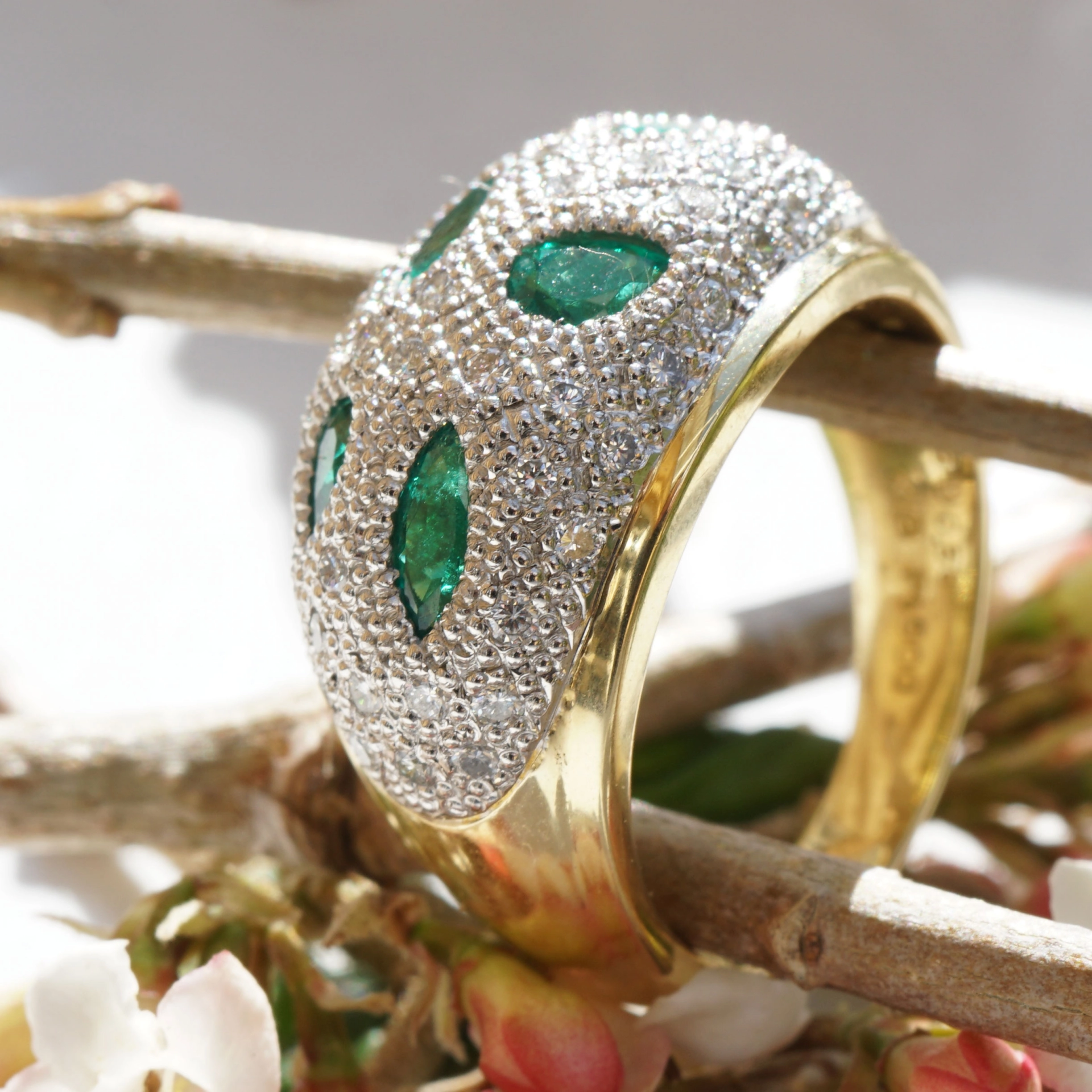Emerald Brilliant Ring 750 Yellowgold 900 Platinum Tiger Eye poisongreen