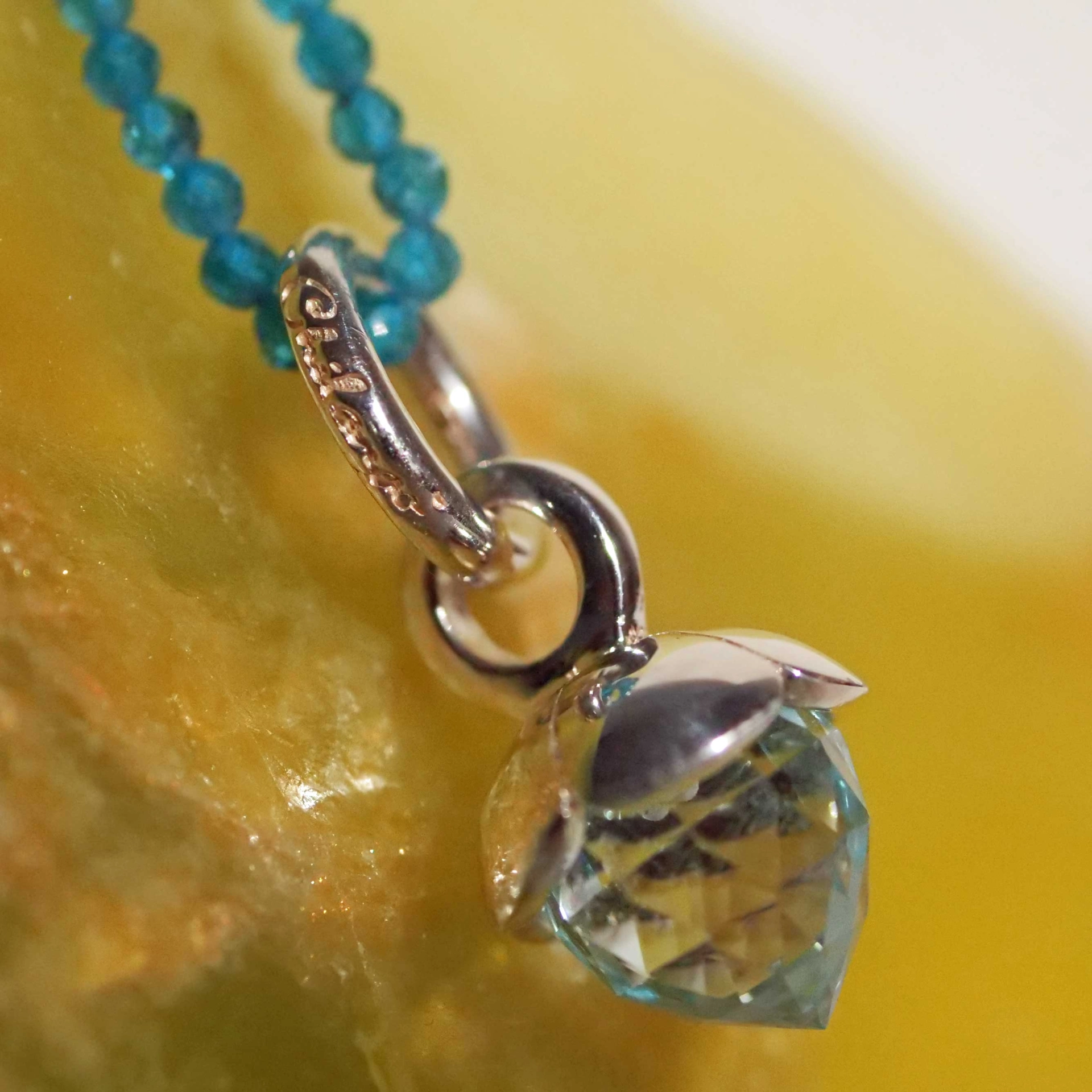 Chilango Pendant 4 Leaves Out of Nature 925 Silver Sky Topaz  25 x 11.5 mm