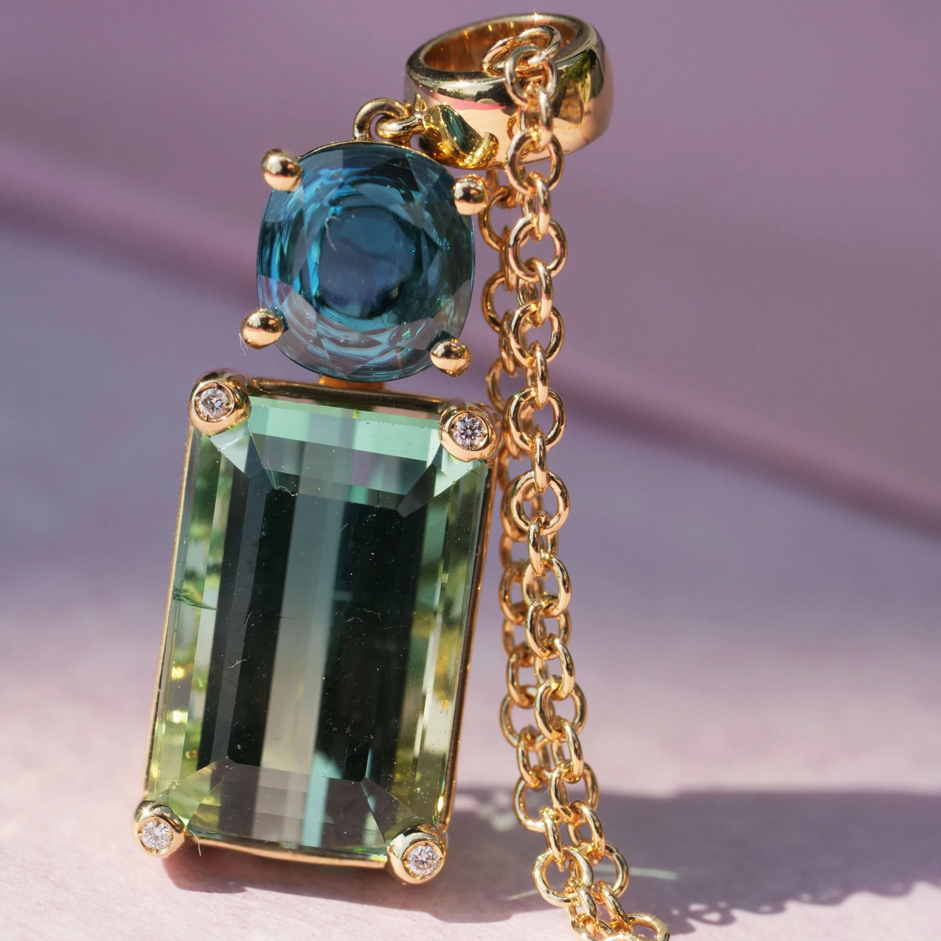 Tourmaline Zirkon Brilliant Pendant in 750 Yellow Gold blue-green Bicolor. 9.60 ct Africa/Congo