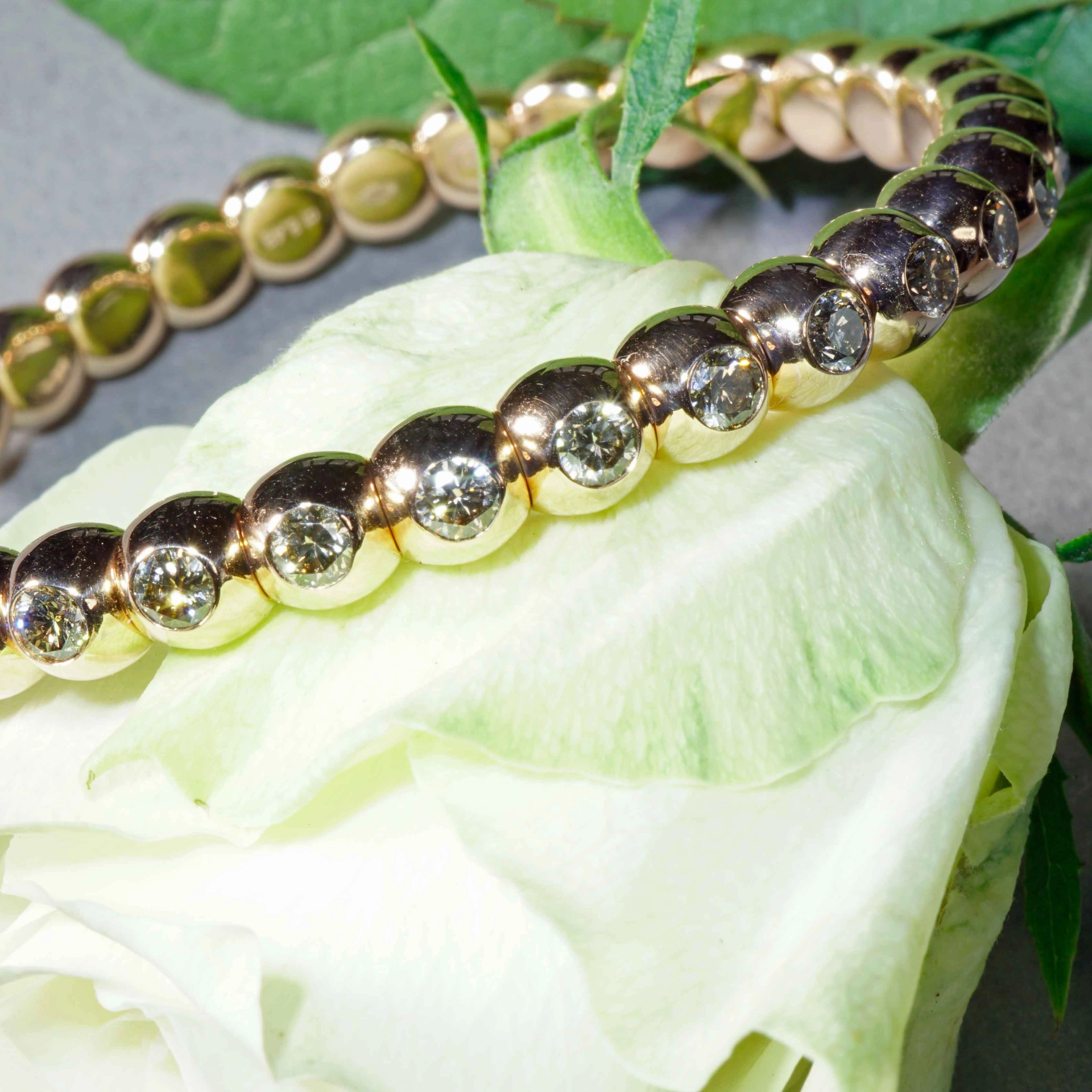 Flexi Brilliant Bracelet from Silhouette Jewelry Balloon 6.48 ct Brown SI 750 Rosegold