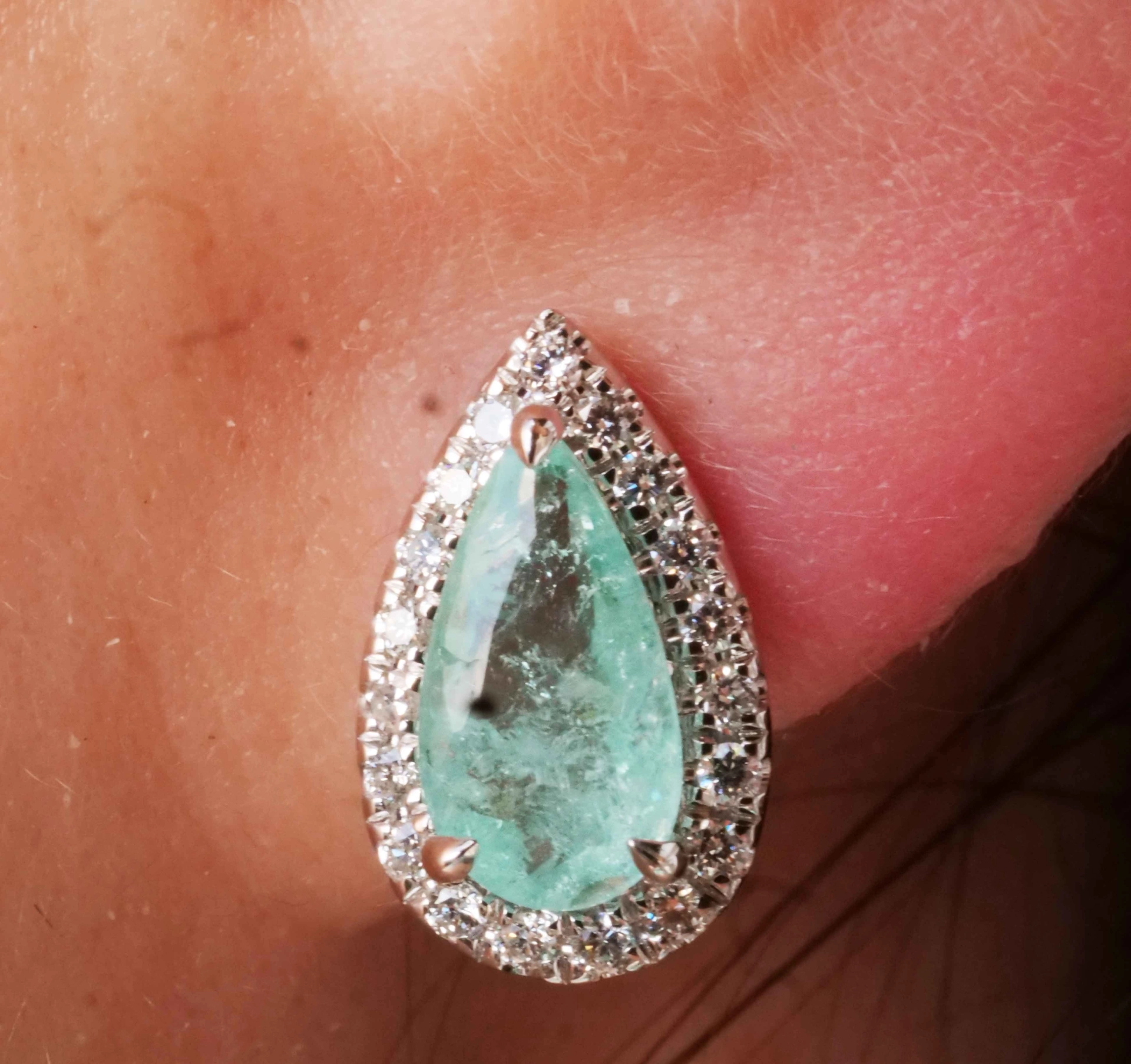 Paraiba Tourmaline Earstuds AAA 18 kt White Gold with Brilliants
