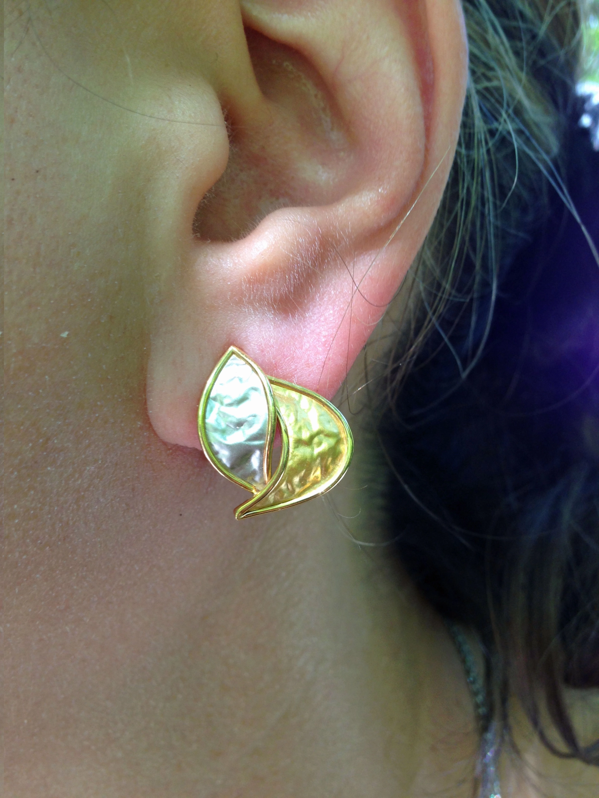 Feinplatin-Feingold-Ohrclips mit 750er-Gold-Montur