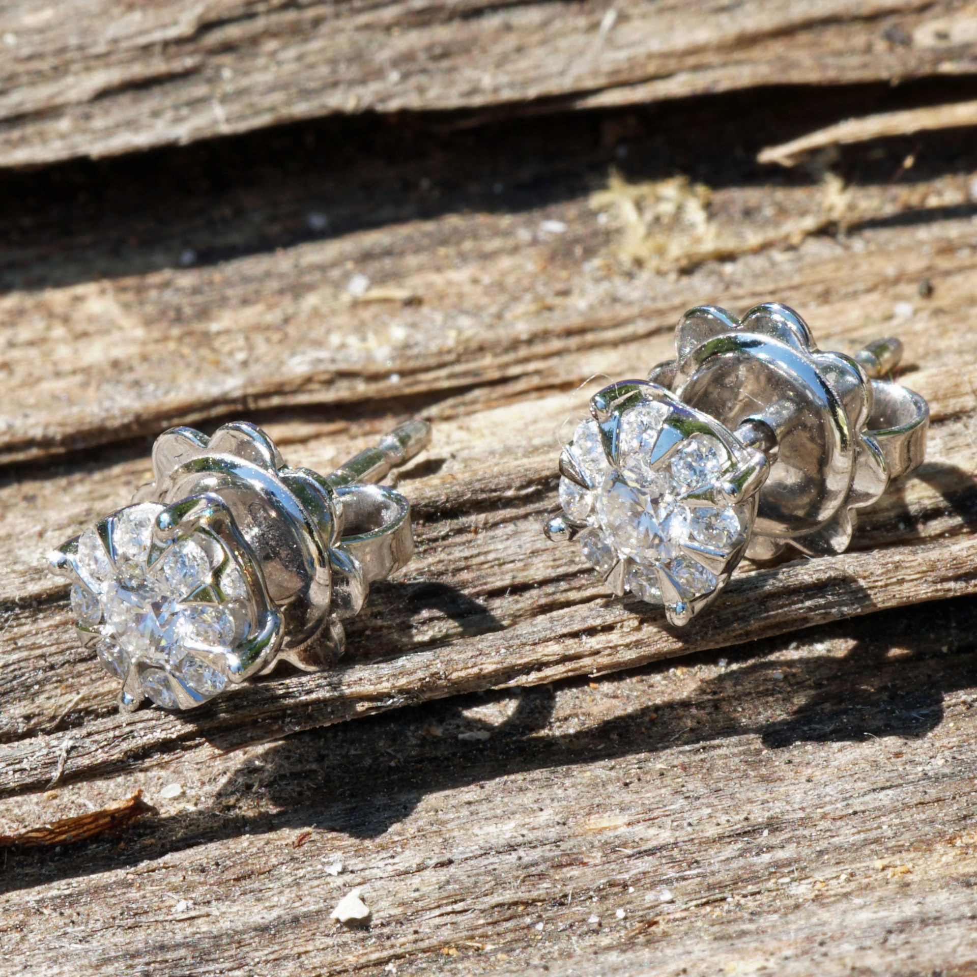 Diamond Earsticks 18 kt Whitegold 0.28 ct TW / VS....looks like Halfcarat