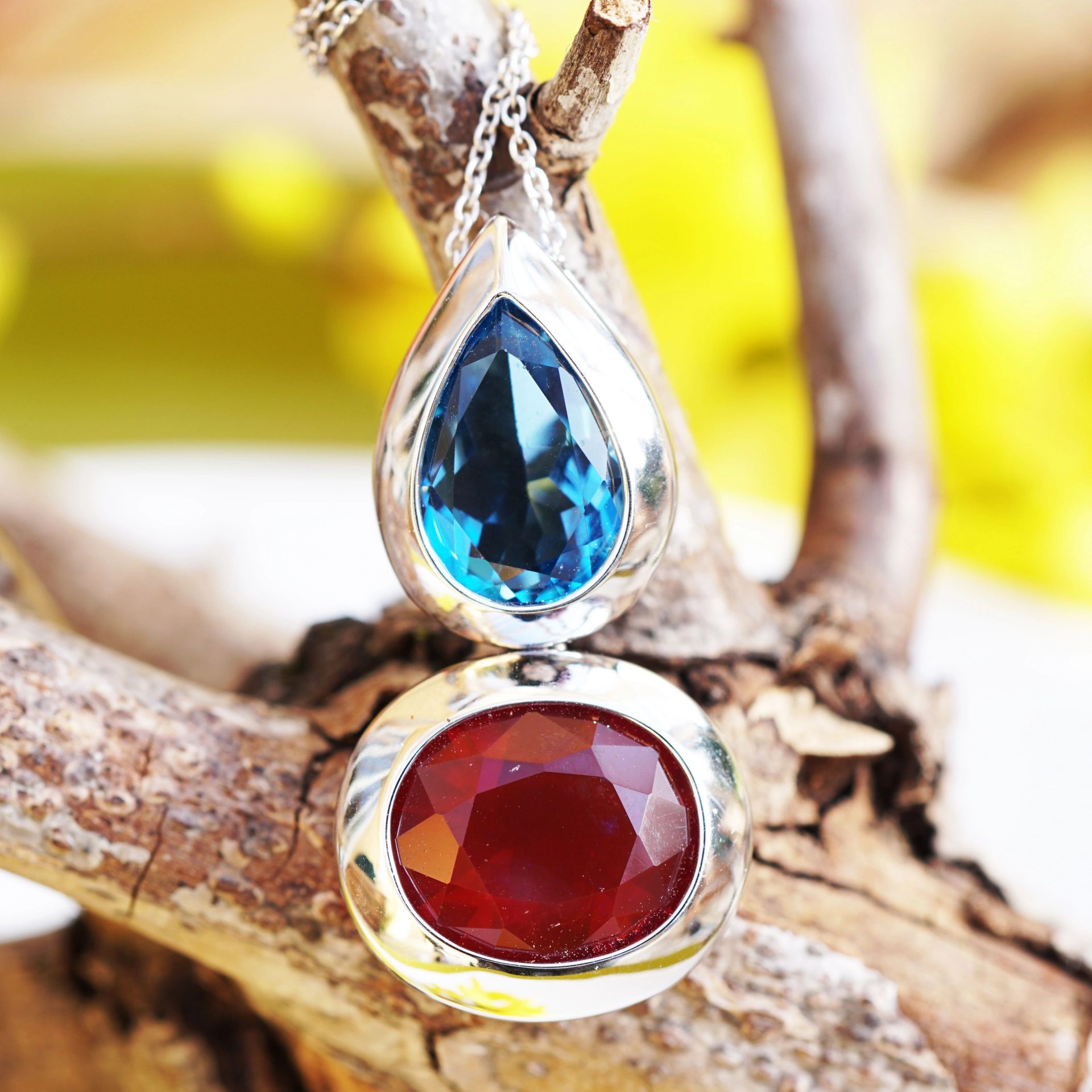 Feueropal Topas Anhänger mit Kette 31 x 16 mm 750er Gold 3.27 und 3.86 ct