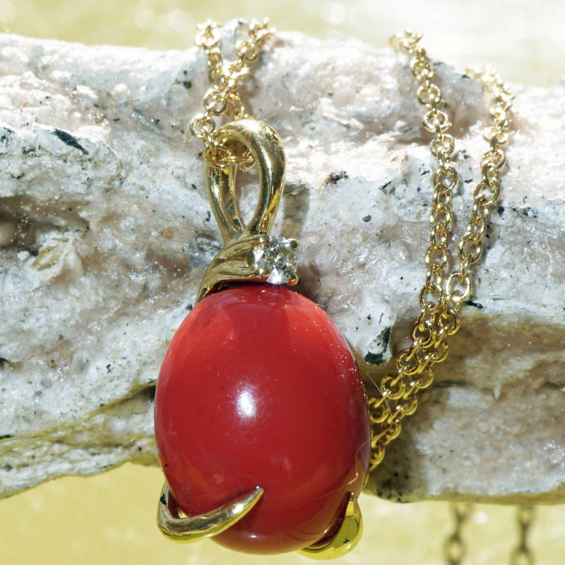 Drop Pendant...soo sweet...with coral and Diamond...made in Italy