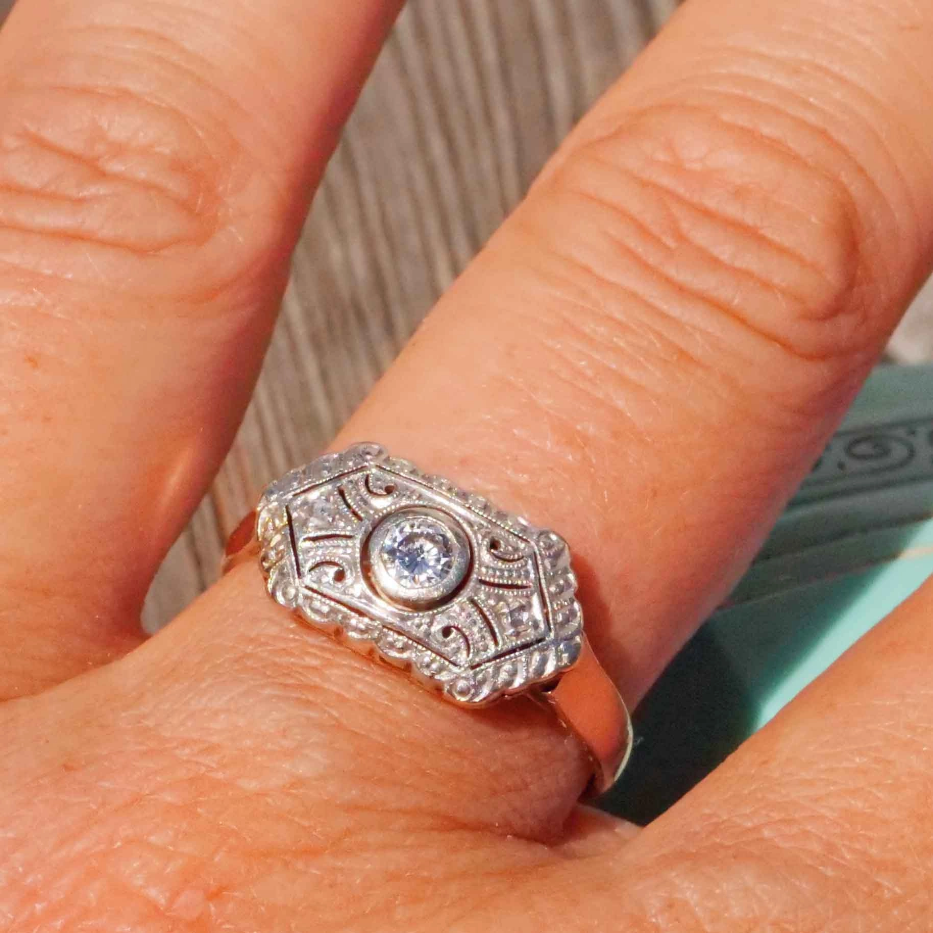 Art Deco Ring Diamonds total 0..22 ct 14 kt Gold..dazzling History