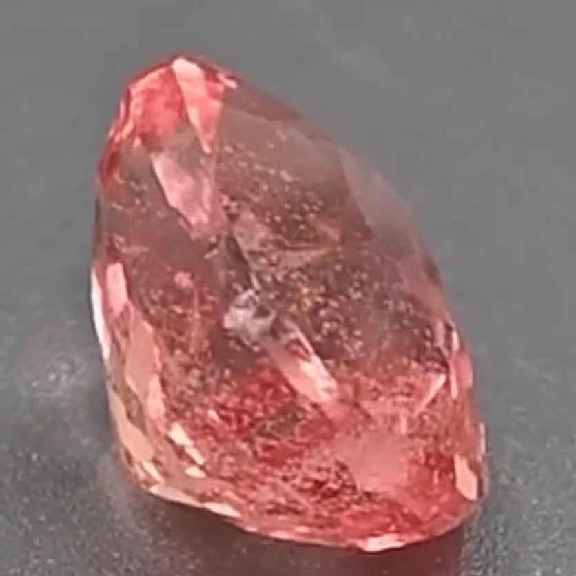 Very Rare Hackmanit 4.7 ct with GRS Certificate apricot-pink