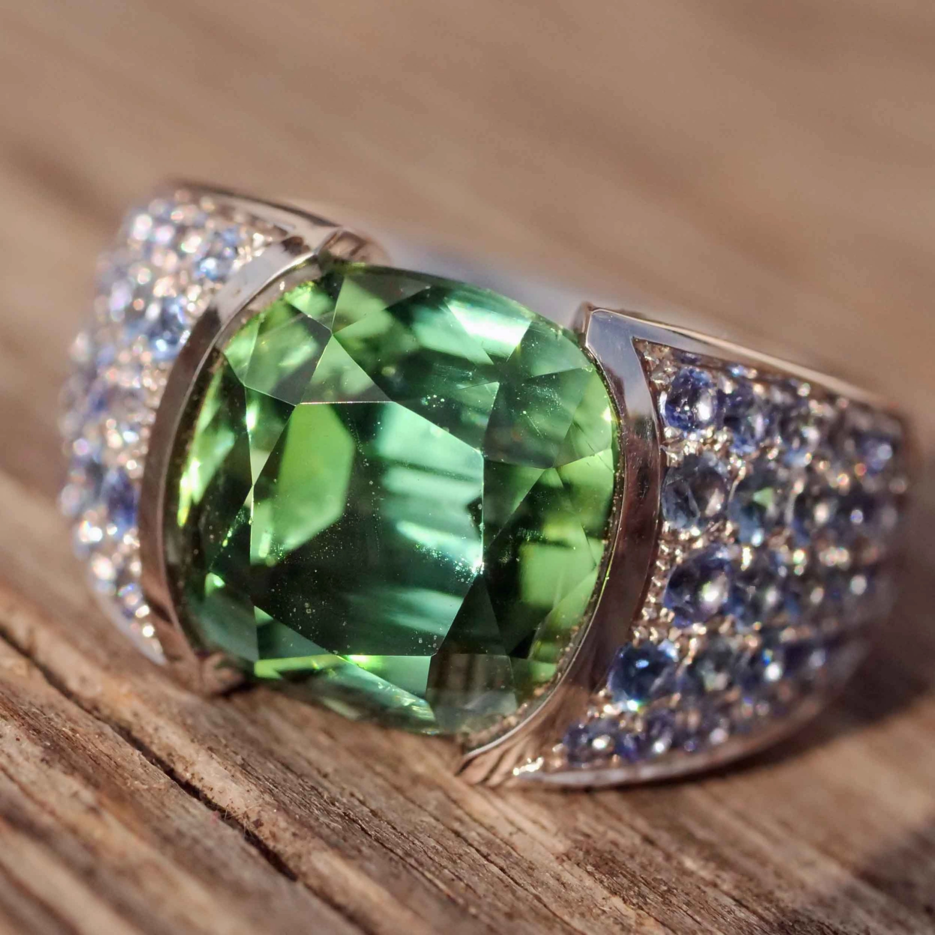 Lagoon Green Turmalin Saphire Brilliant Ring 18kt Whitegold Afghanistan AAA+ 