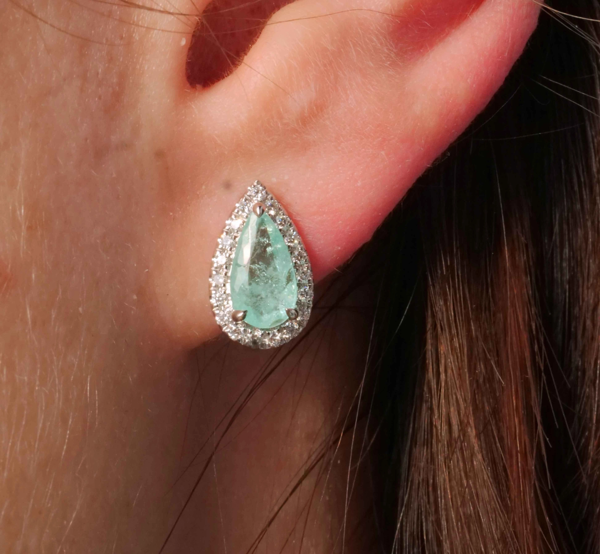 Paraiba Tourmaline Earstuds AAA 18 kt White Gold with Brilliants