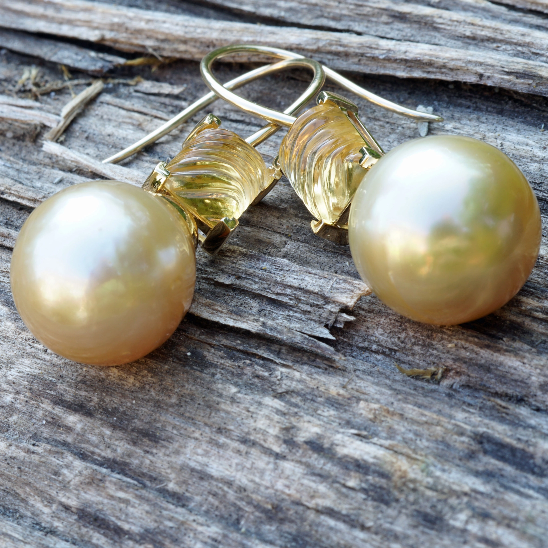 Citrin Southsea Pearl Earrings 18 kt Gold 41 x 15,5 mm ....quite huge