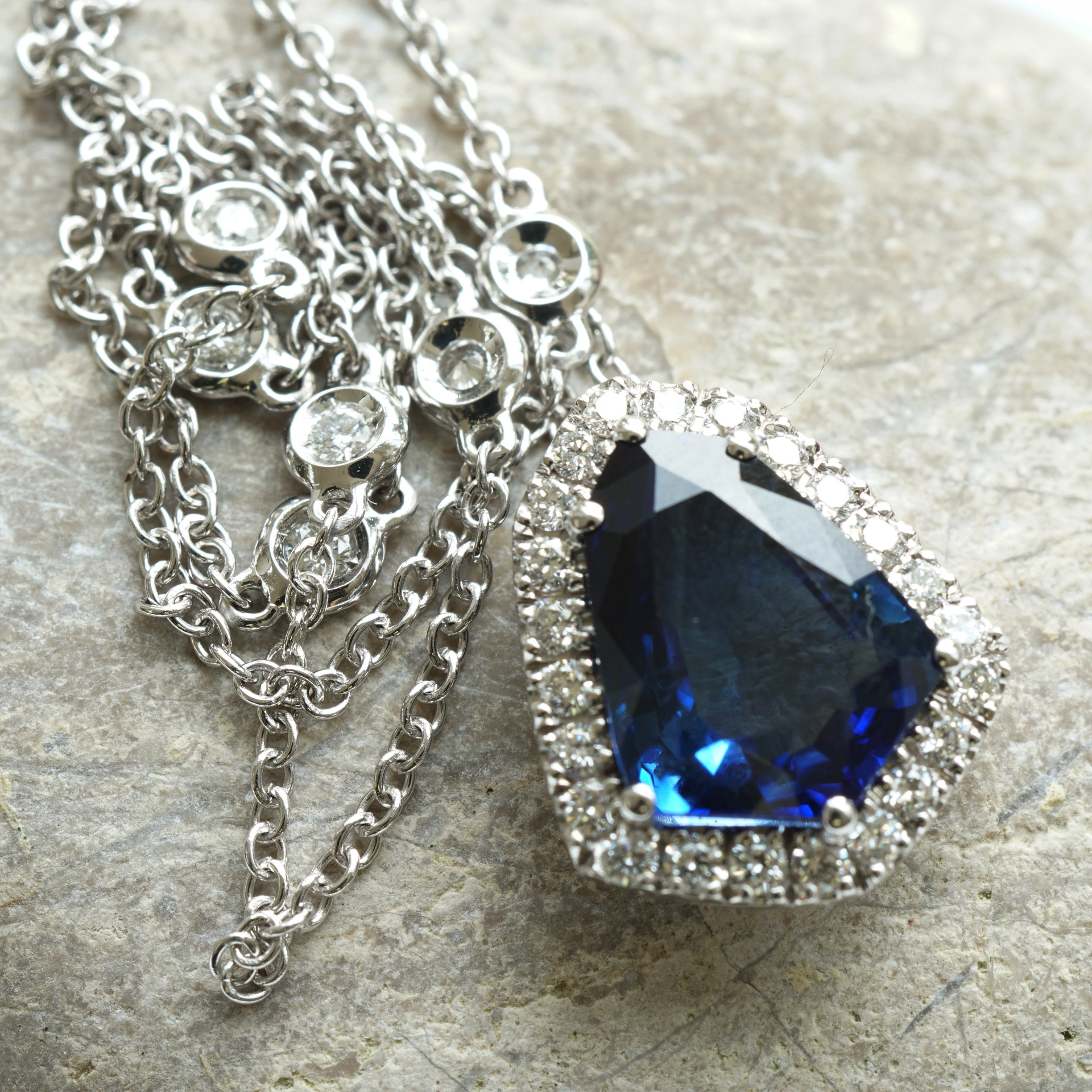 Saphire Diamond Necklace made in Italy.....AAA+ Best Quality 18 kt Whitegold