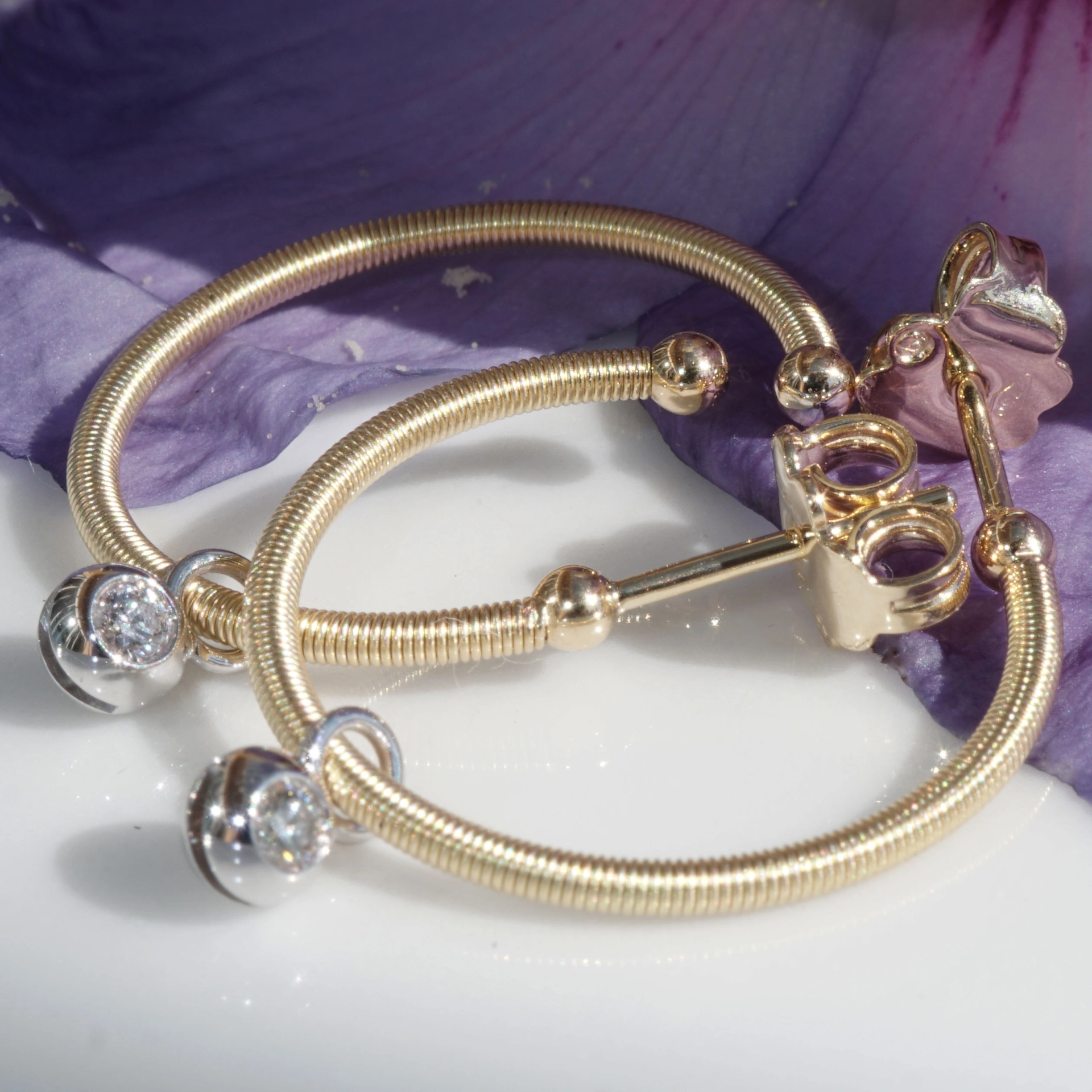 Brilliant Earrings Ivy 18 kt Yellow Gold Wire Wrapping Präzion from Jewelery Silhouette Germany