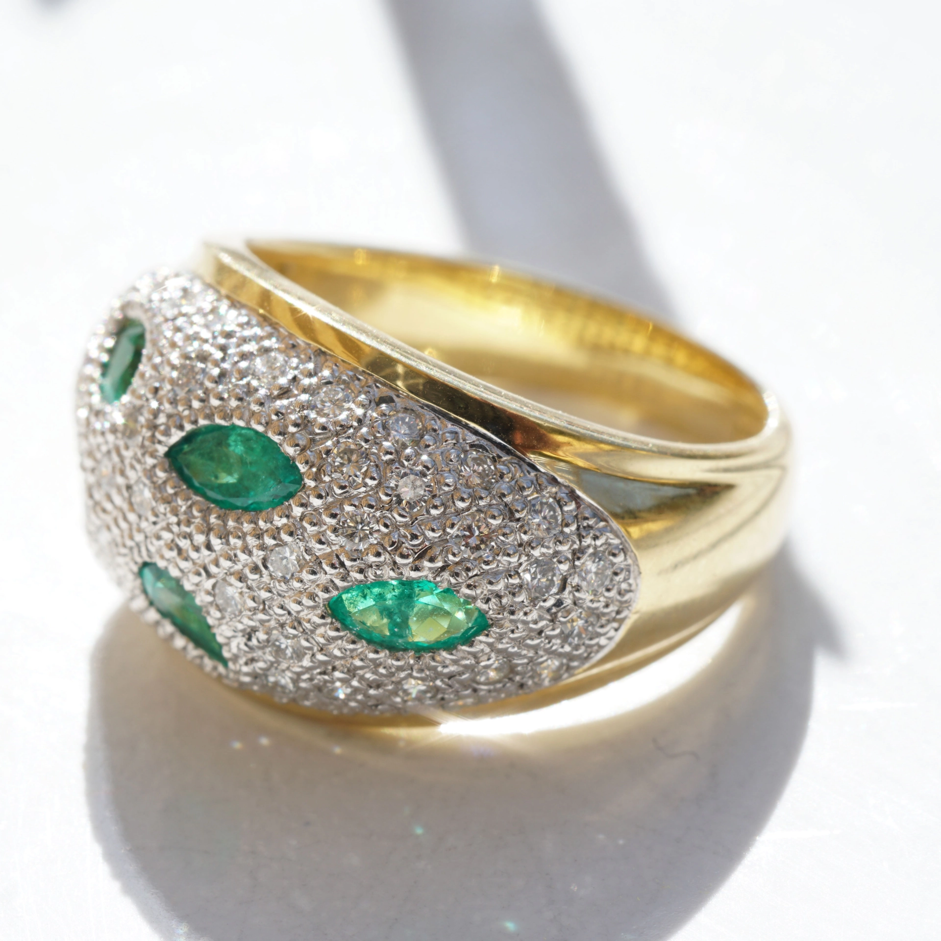 Emerald Brilliant Ring 750 Yellowgold 900 Platinum Tiger Eye poisongreen