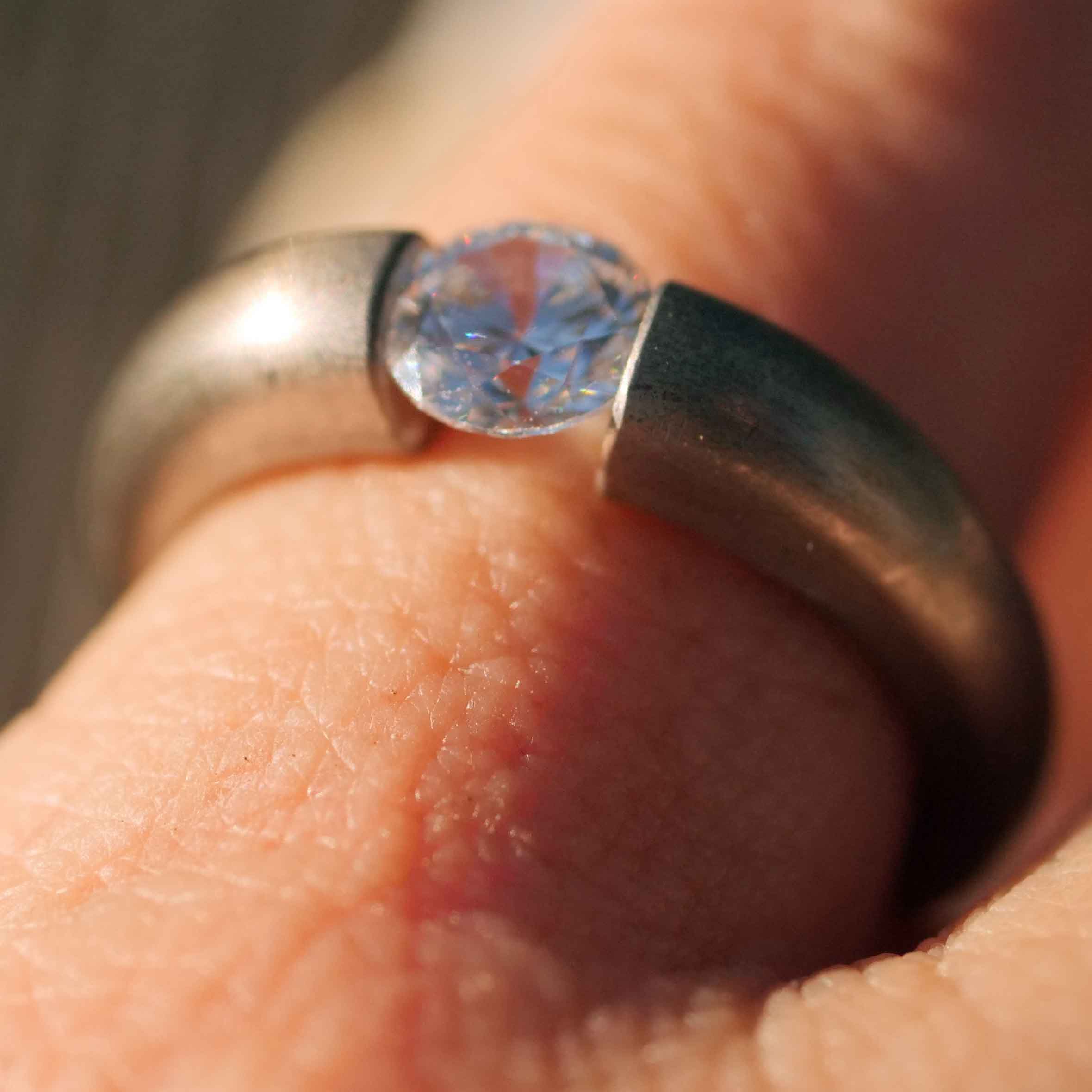 Niessing 0.50 carat zirconia tension ring 925 silver gray matt mint hallmarked as good as new