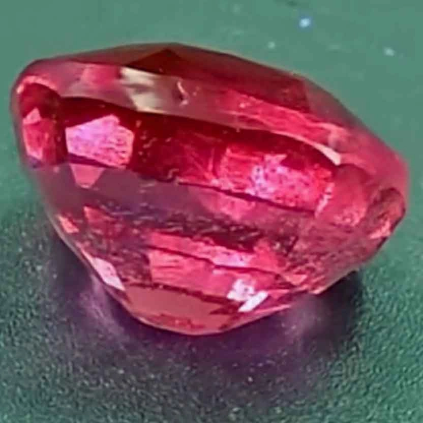 Very Rare Hackmanit 4.7 ct with GRS Certificate apricot-pink