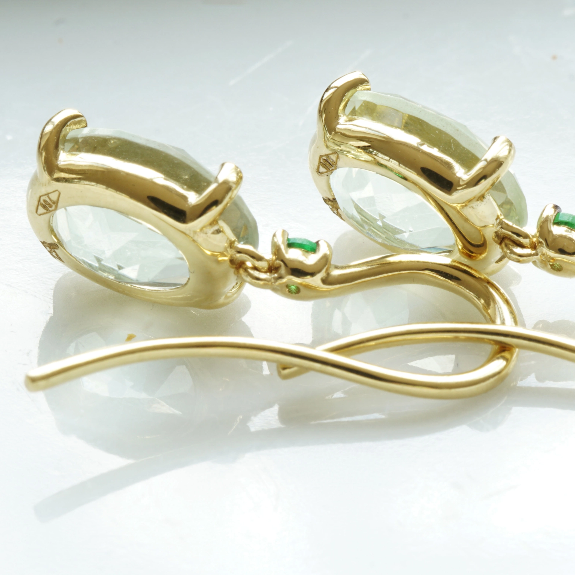Like  Spring Wind ...very nice colors...light green and dragongreen