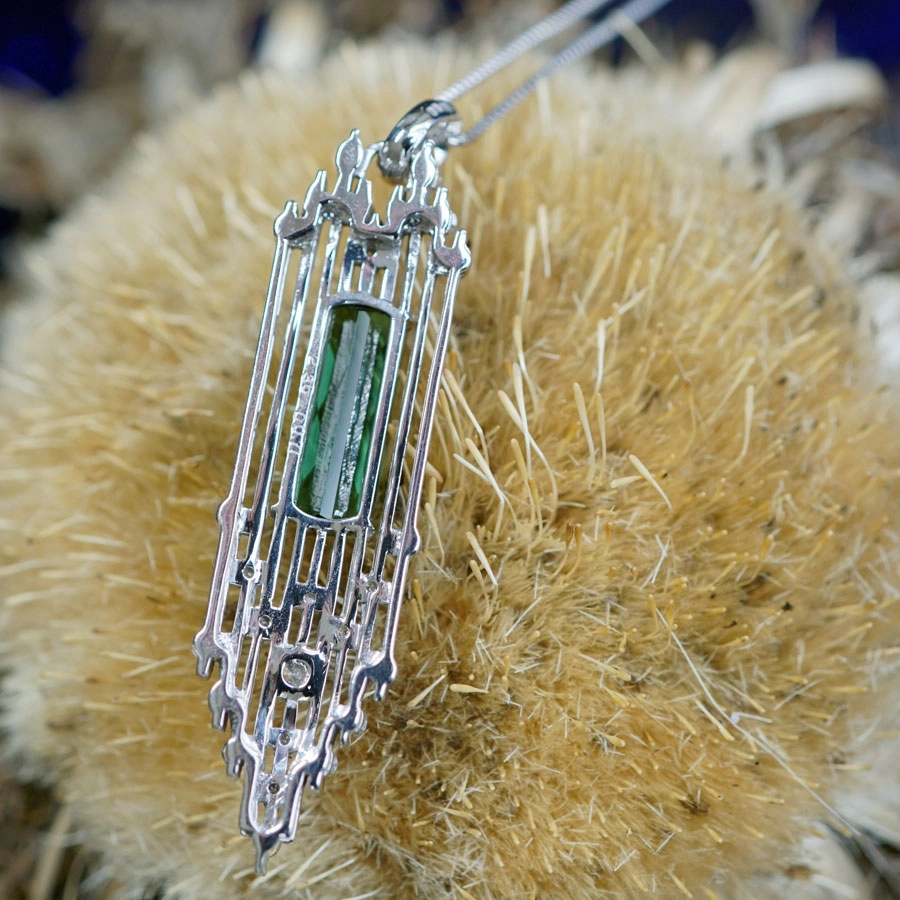 Tourmalin Brilliant Pendant with Chain 18 kt White Gold