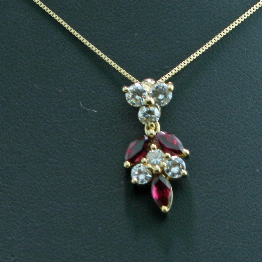 Rubin-Brillant-Collier-750er-Gelbgold
