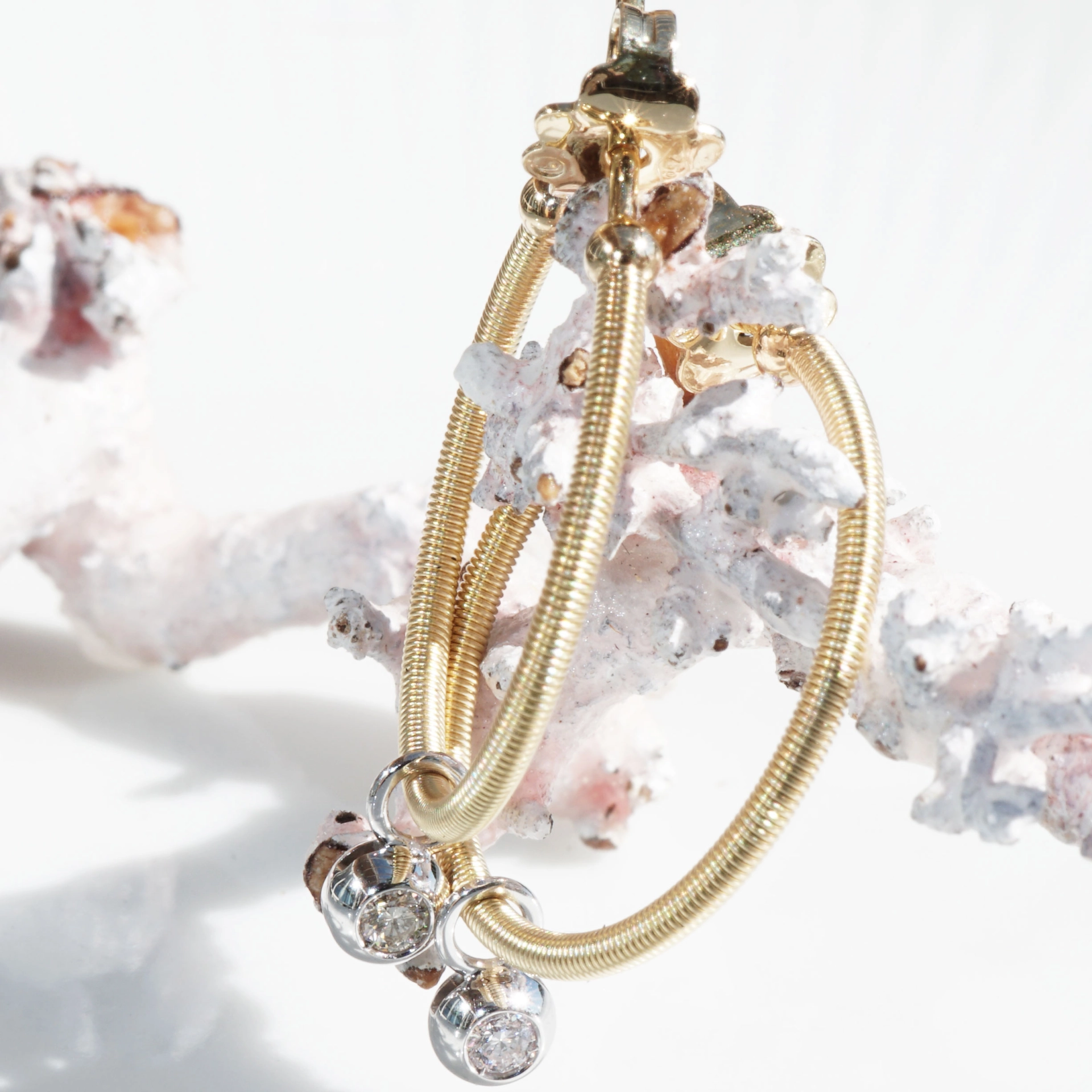Brilliant Earrings Ivy 18 kt Yellow Gold Wire Wrapping Präzion from Jewelery Silhouette Germany