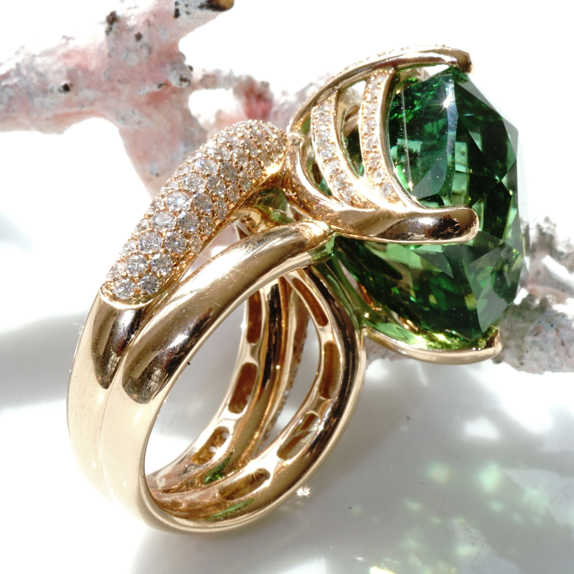 Tourmaline Diamond Ring 18kt Rosegold investment gem 25.15 ct Afghanistan green-bluish loupe clean AAA+ 16 x 16 x 14 mm