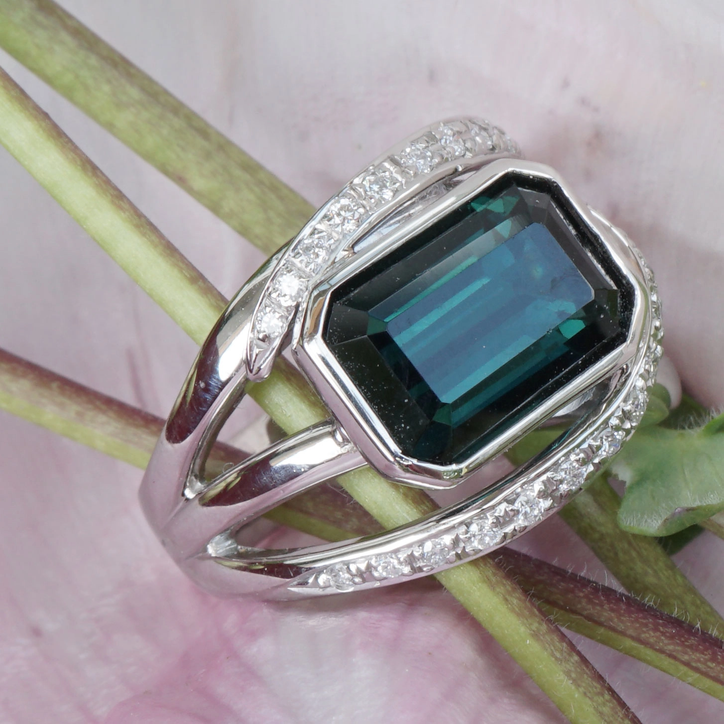 Ring 4.40ct 0.26ct COOL Indigo GREEN W/ VS 900 Platinum