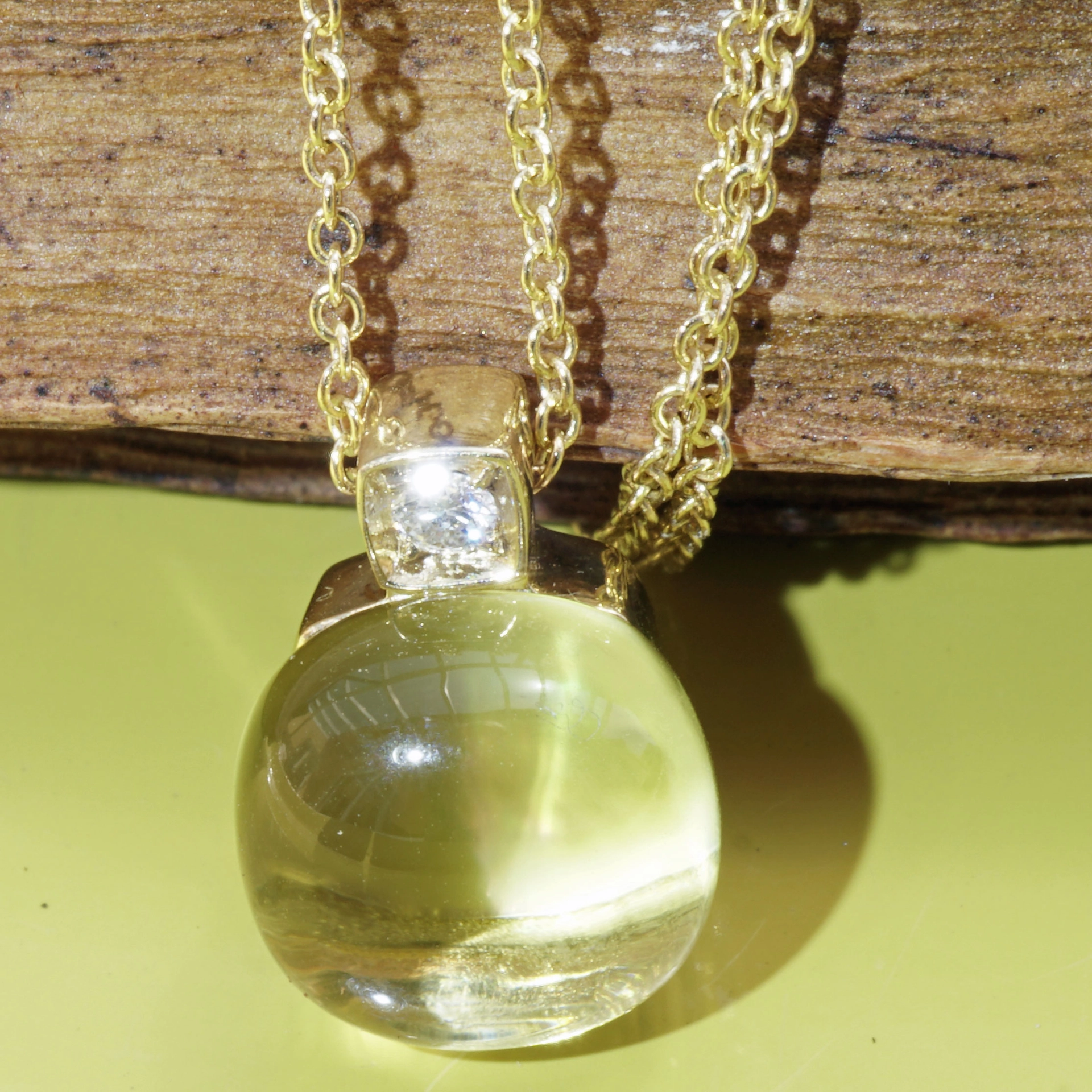 Lemonquartz Brilliant Pendant with Chain 18 kt Yellow Gold...perfekt floating Effect
