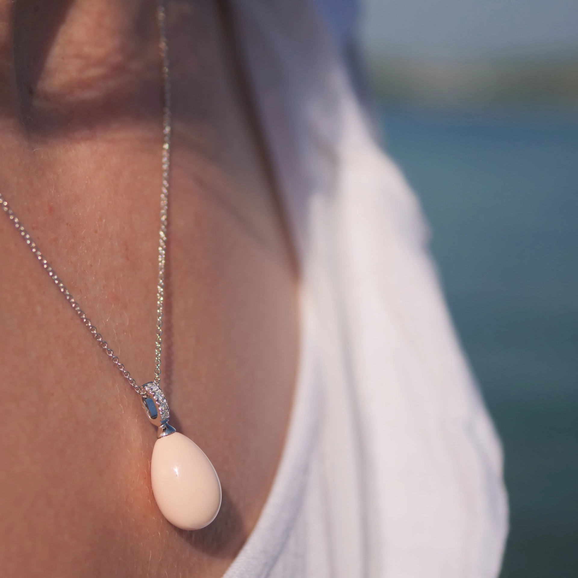 Fine Angel Skin Drop Brilliant Pendant with Chain 18 kt White Gold...sooo elegant