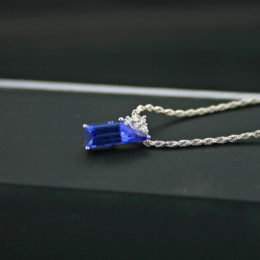 Tansanit Brillant Anhänger mit Kette in 750er Gold 2.132 ct 0.09 ct
