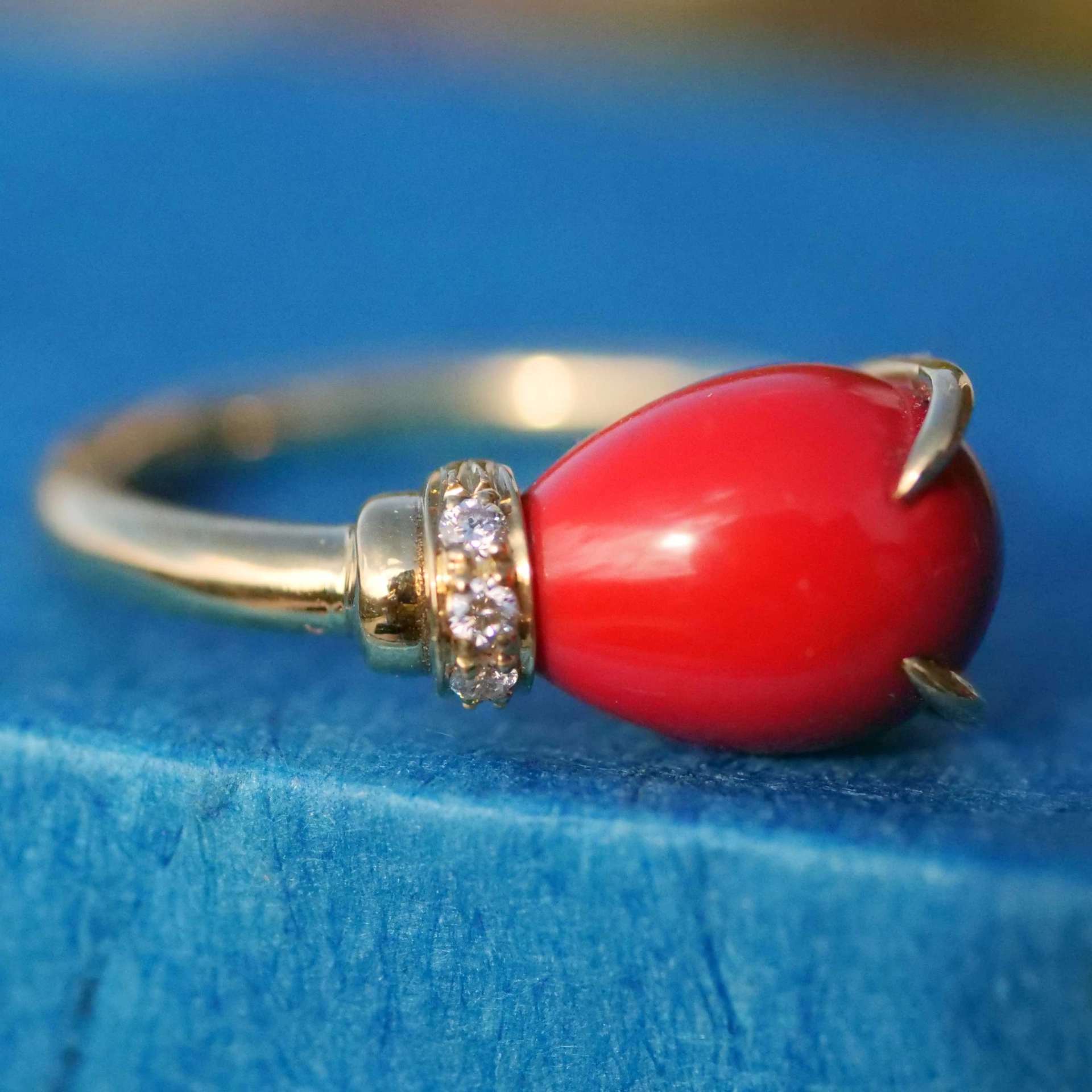 Drop Pendant...soo sweet...with coral and Diamond...made in Italy