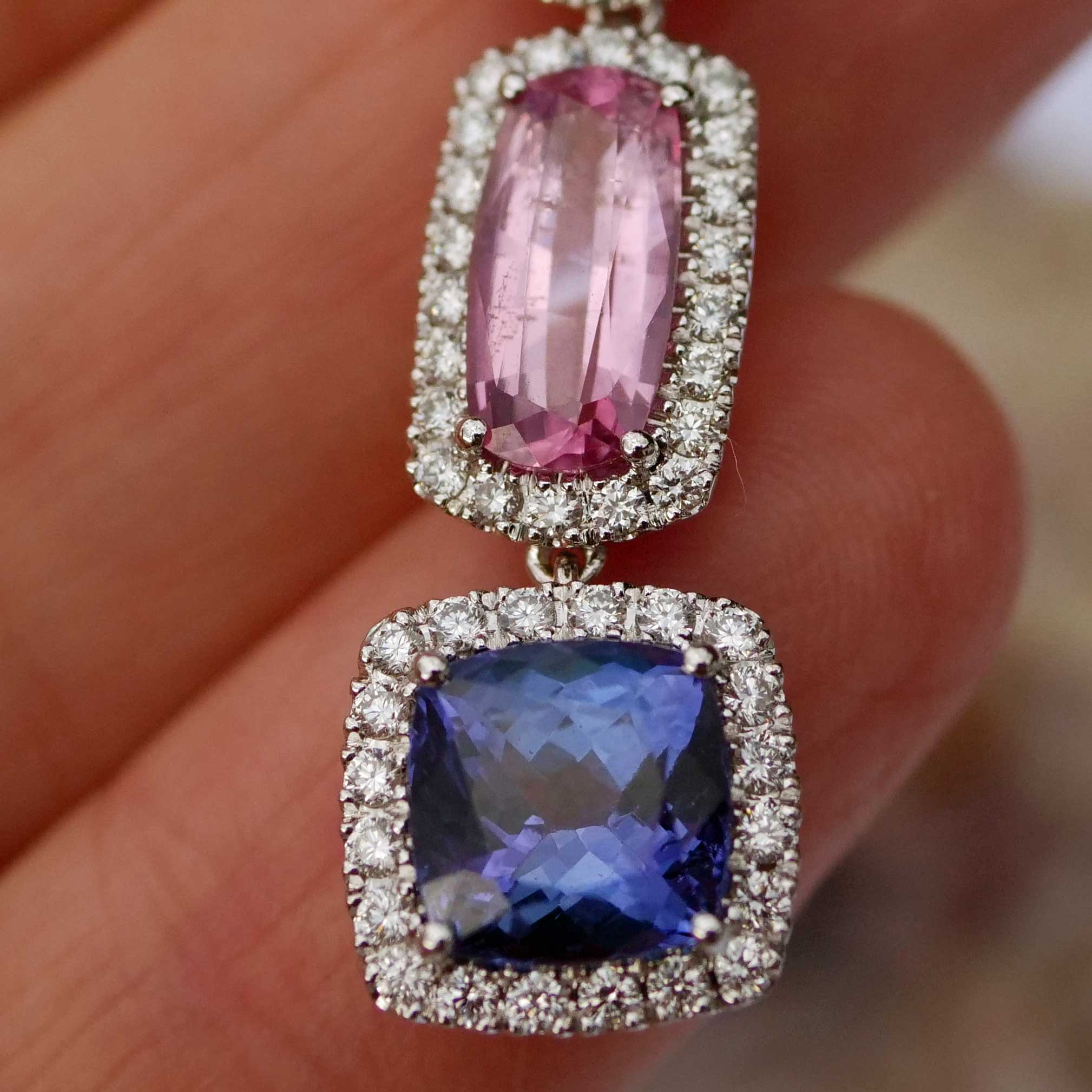 Tanzanite Spinel Brilliant Pendant w. Chain 750 White Gold 6 ct 0.70 AAA+ Blue Lily and Dream Pink