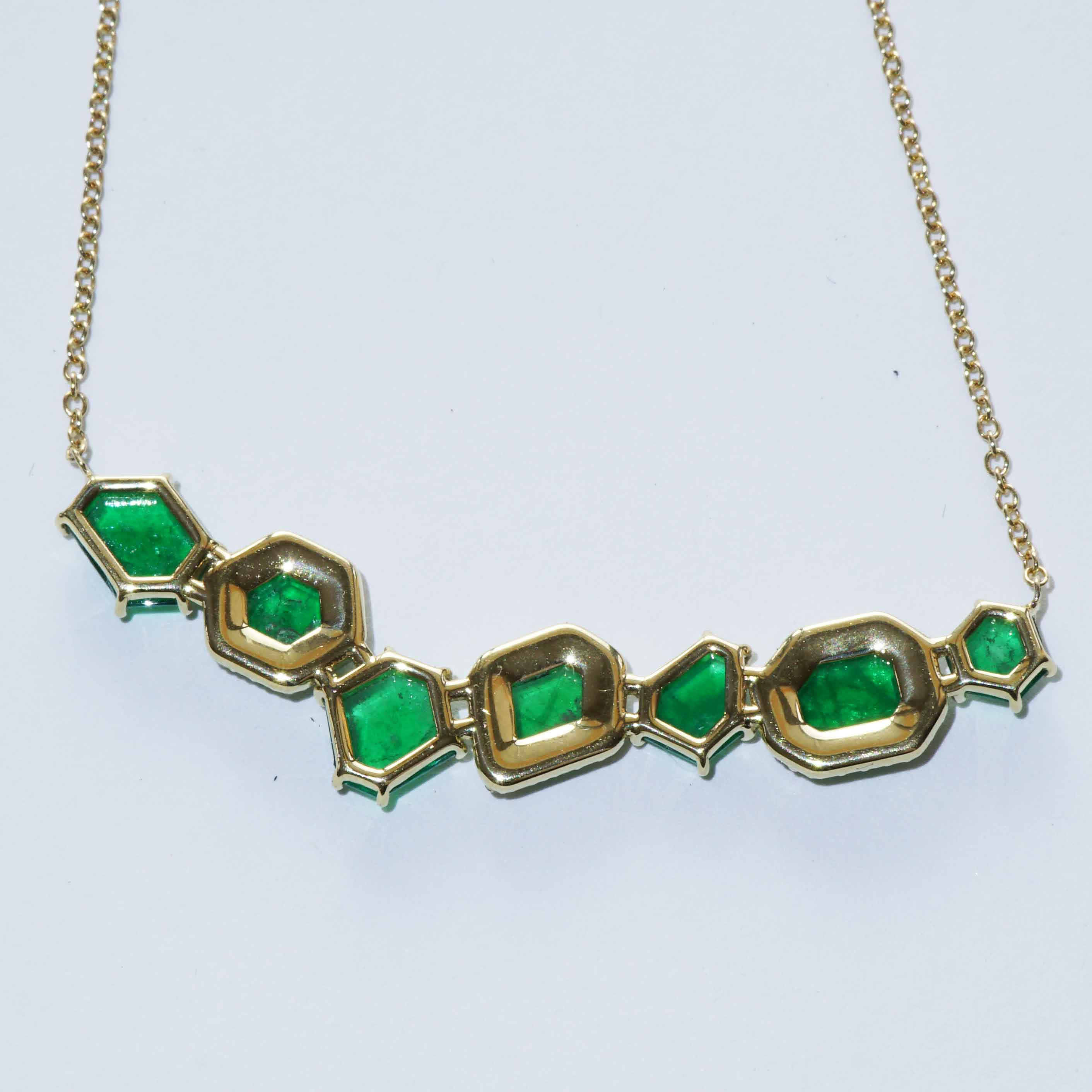 Neon Green Emerald Brilliant Necklace 750 Yellow Gold 2.94 ct 0.26 ct from Mingora Mine in the Swat Valley in Pakistan
