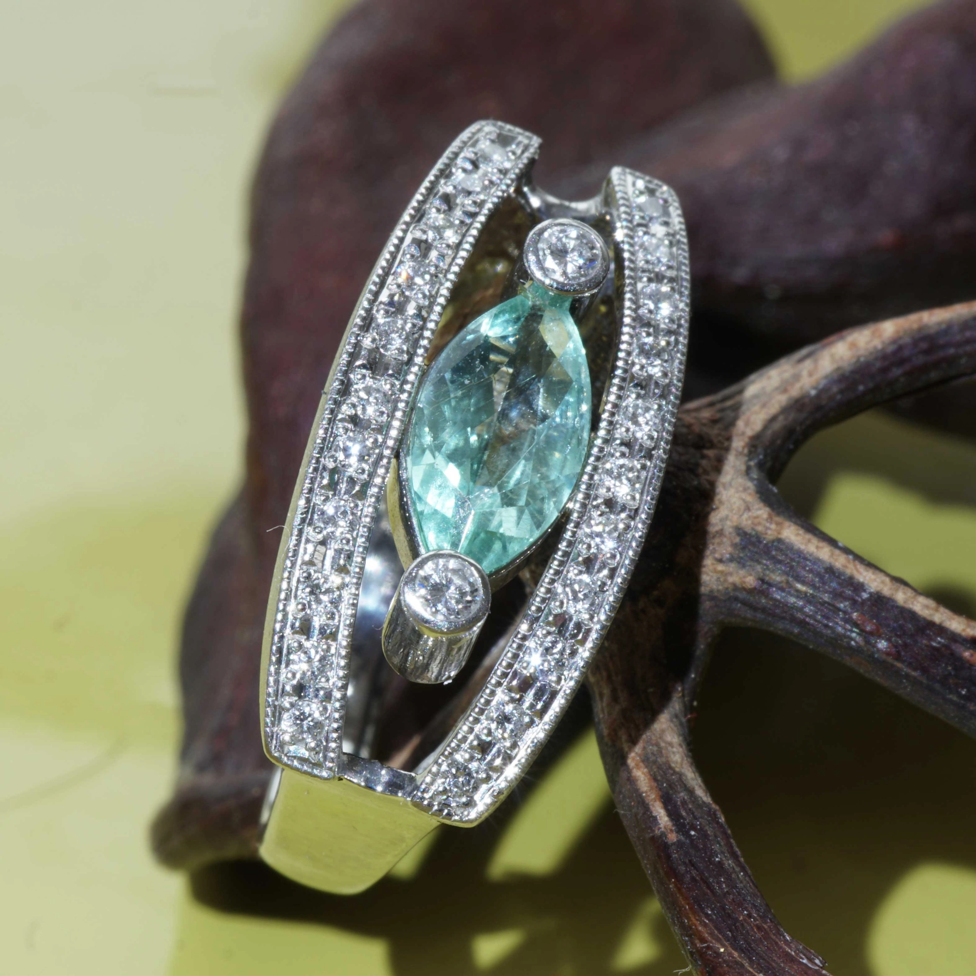 Paraiba Brilliant Ring 0.847 ct 0.28 ct Platinum almost eyeclear