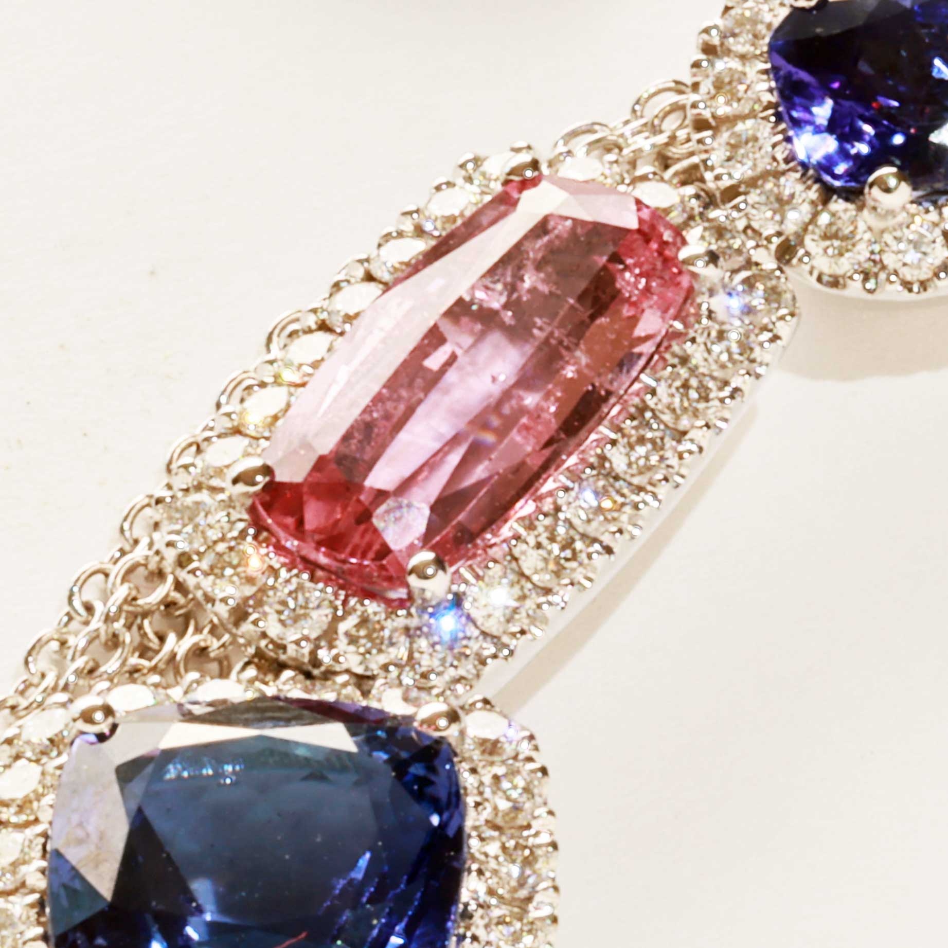 Tanzanite Spinel Brilliant Pendant w. Chain 750 White Gold 6 ct 0.70 AAA+ Blue Lily and Dream Pink