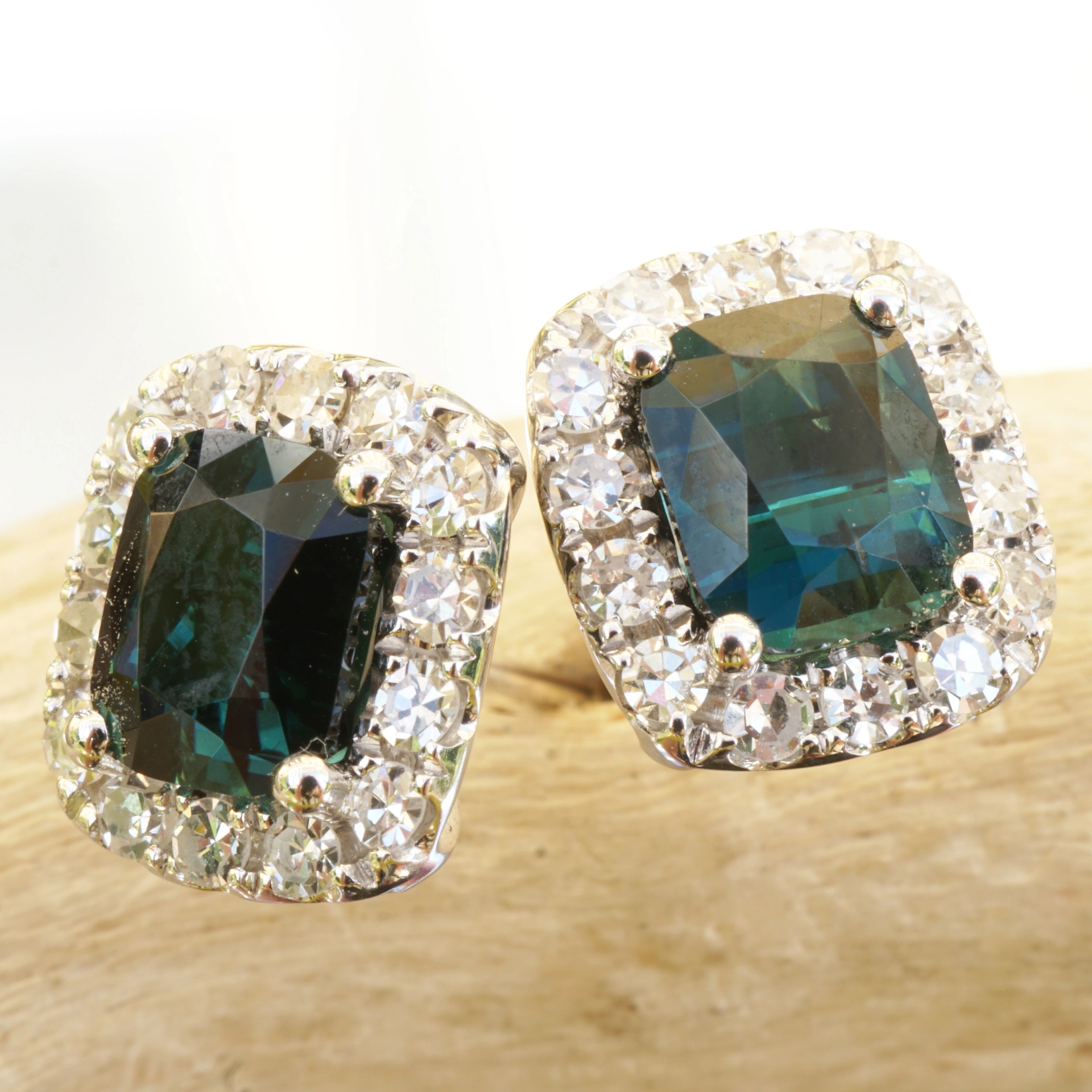 Tourmaline Brilliant Ear Studs AAA 18 kt Gold