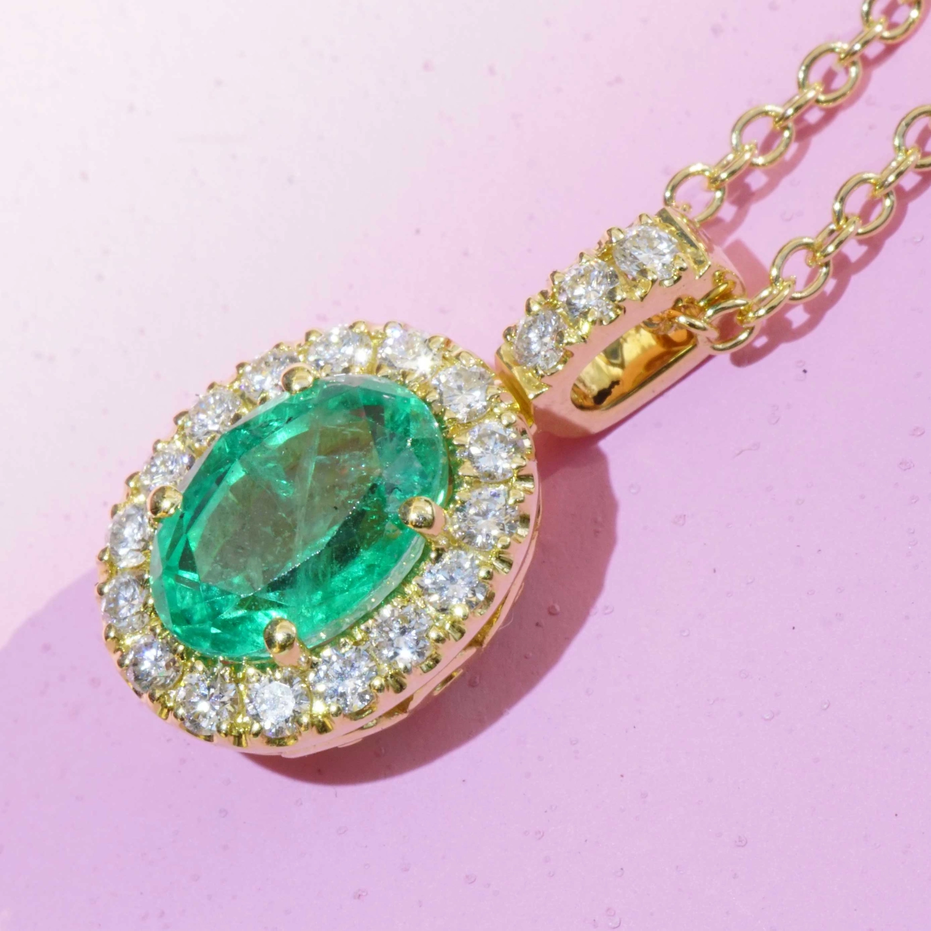 Top Emerald Brilliant Pendant with Chain 18 kt Yellow Gold 0.90 ct AAA+