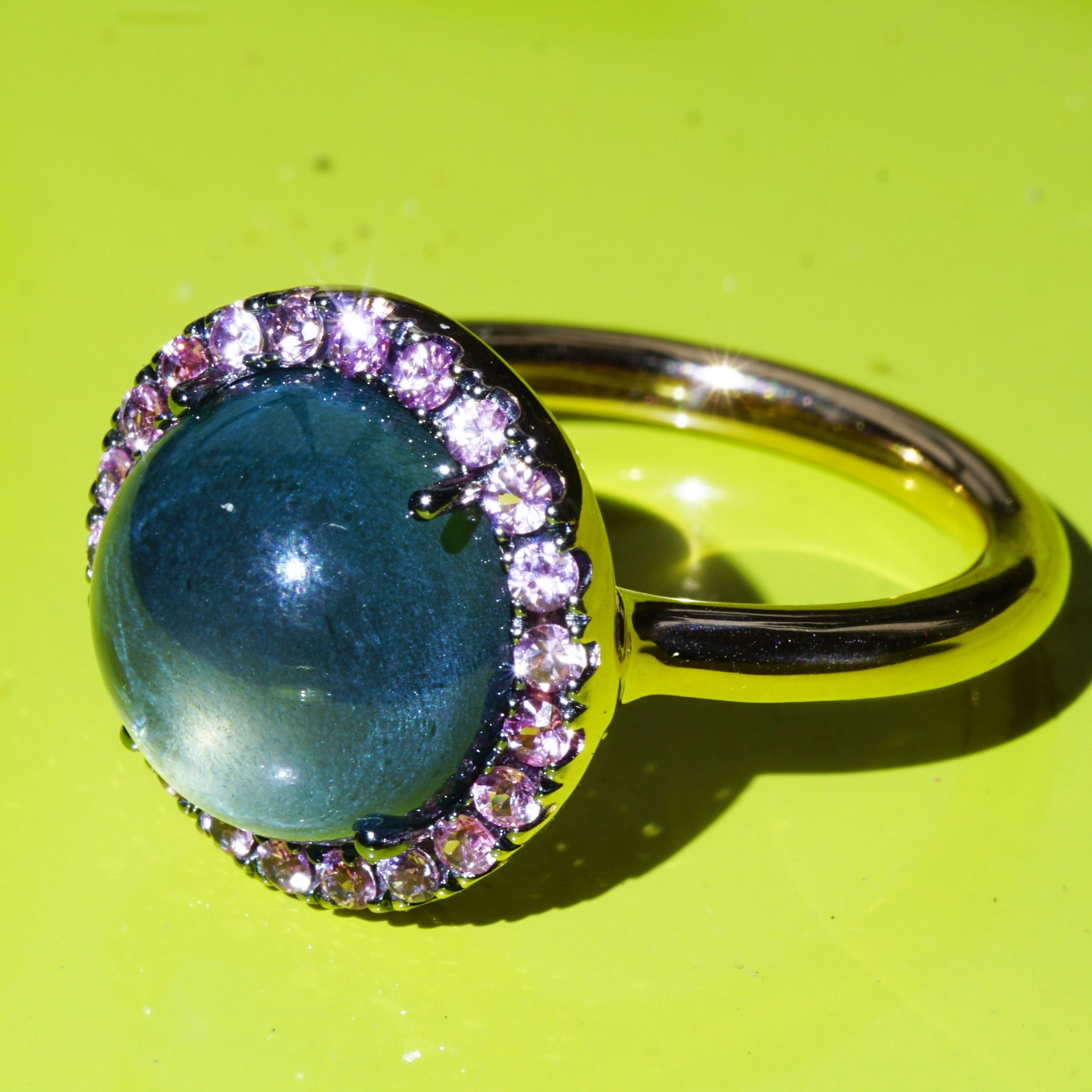 Topaz Saphire Ring 18 kt Rosegold...Bubbles in form of round Cabochons