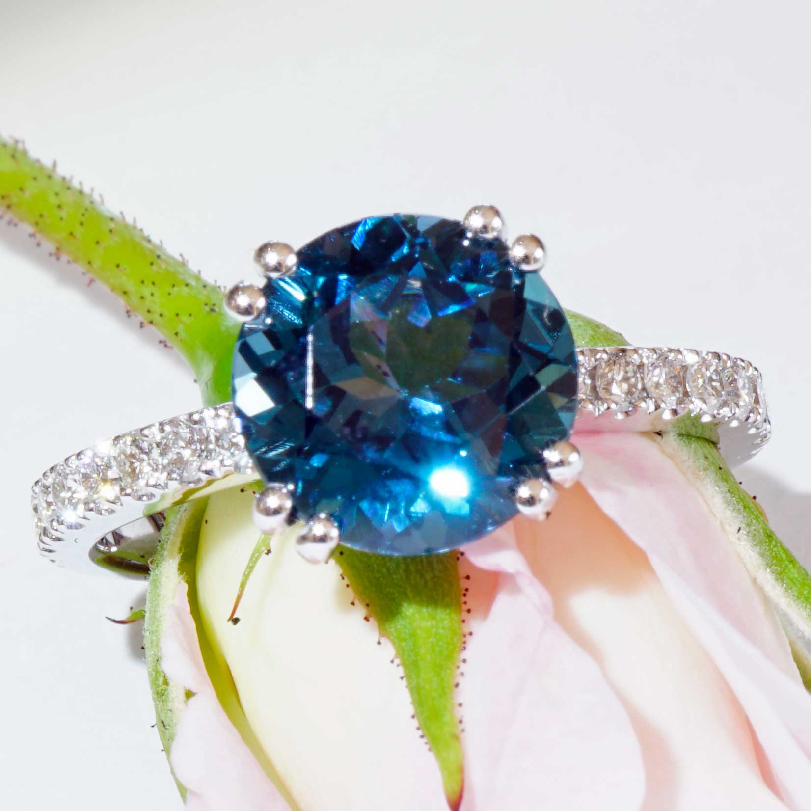 Yellow Saphire Brilliant Ring 18 kt White Gold 1.41 ct AAA+ very fine Jewellery