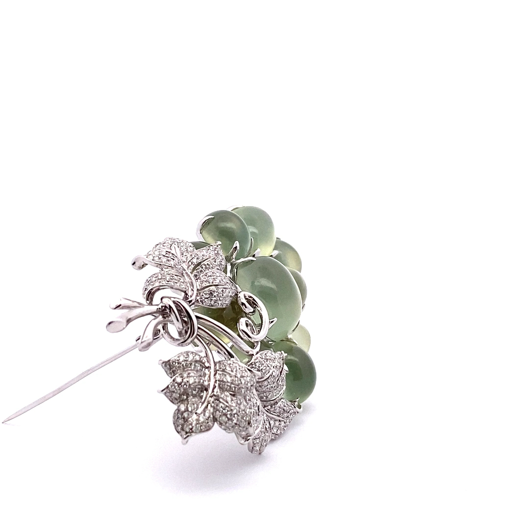 Wine Prehnite Brilliant Brooch with Pendant 750 White Gold 70 ct 2.19 ct TW / VVS-VS 